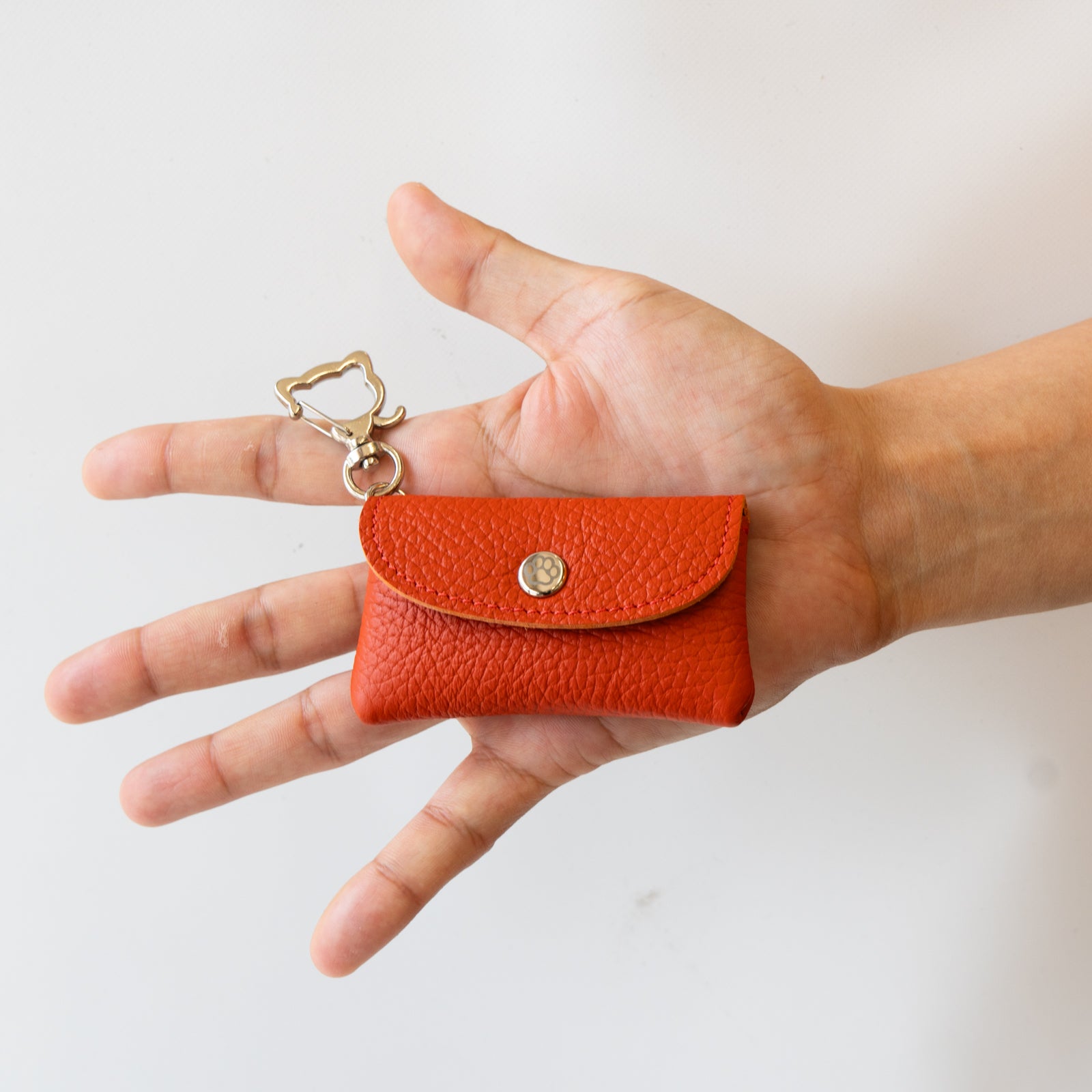 [8/8 (Thu) International Cat Day - One-day only pre-order sale] Flap key ring - Furnya Nano Cuir Mache / Scarlet