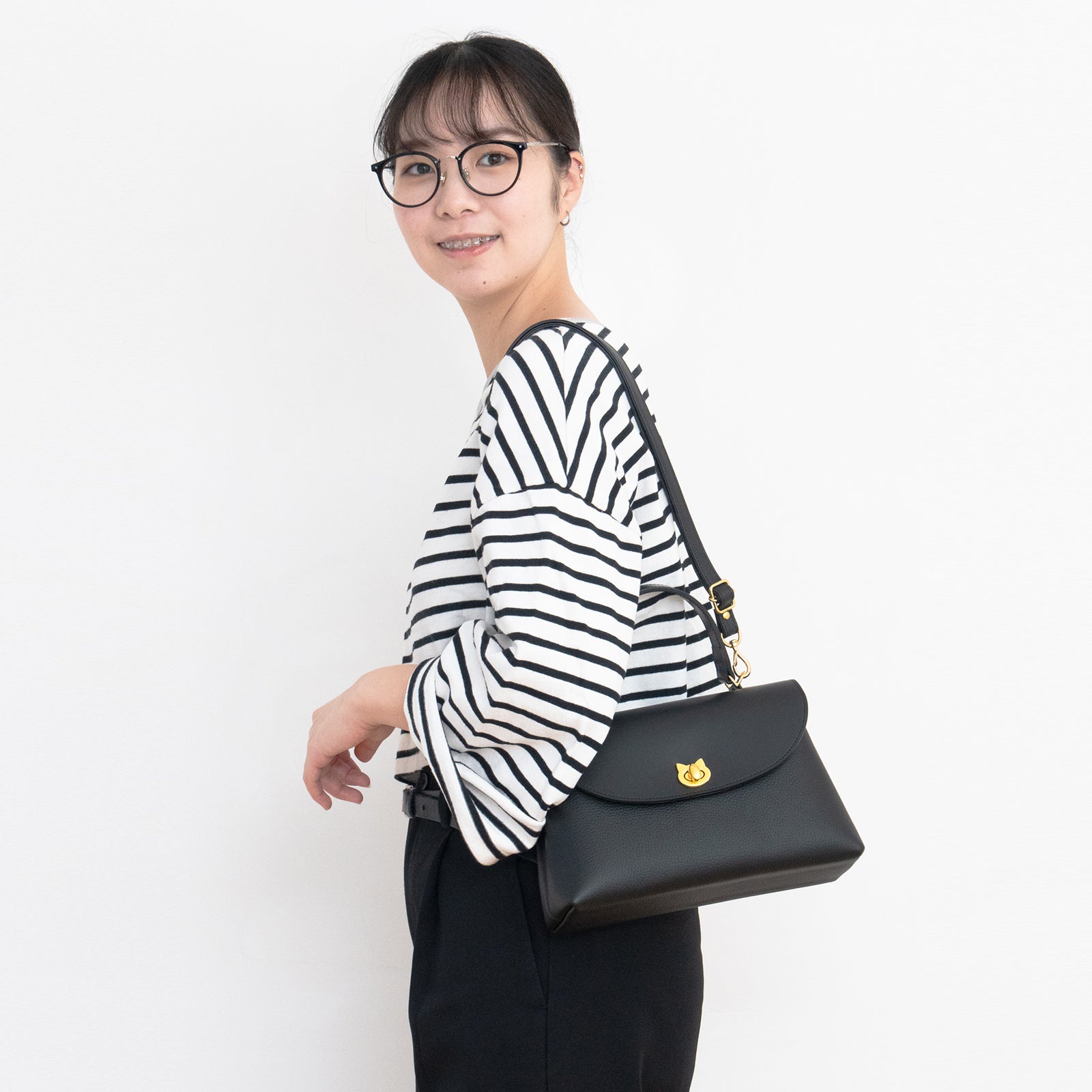 【受注販売：7/24(金)22:00～26(日)】【初回10%OFF】フラップコンビハンドバッグ  /  ブラック