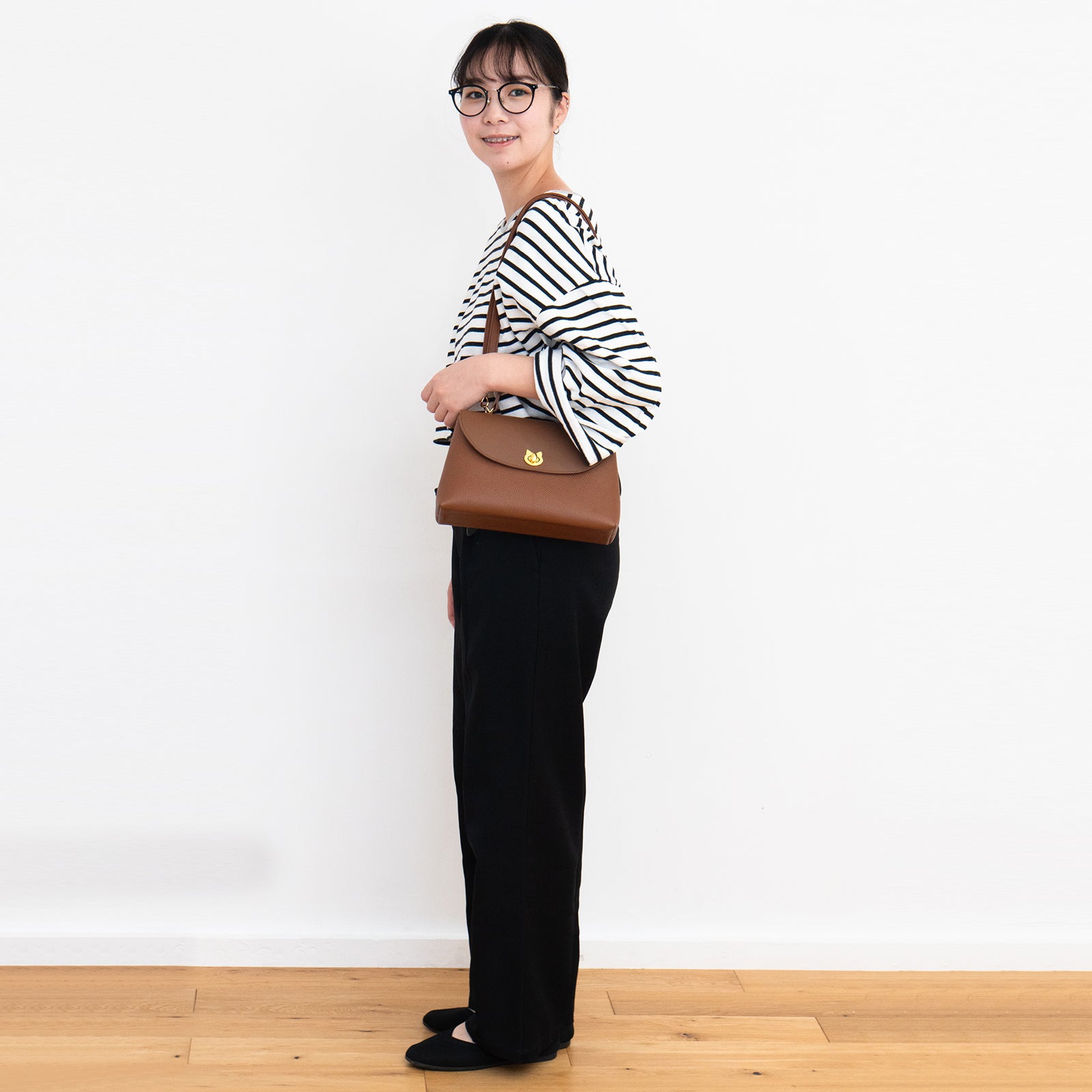 【受注販売：7/24(金)22:00～26(日)】【初回10%OFF】フラップコンビハンドバッグ  /  キャメル