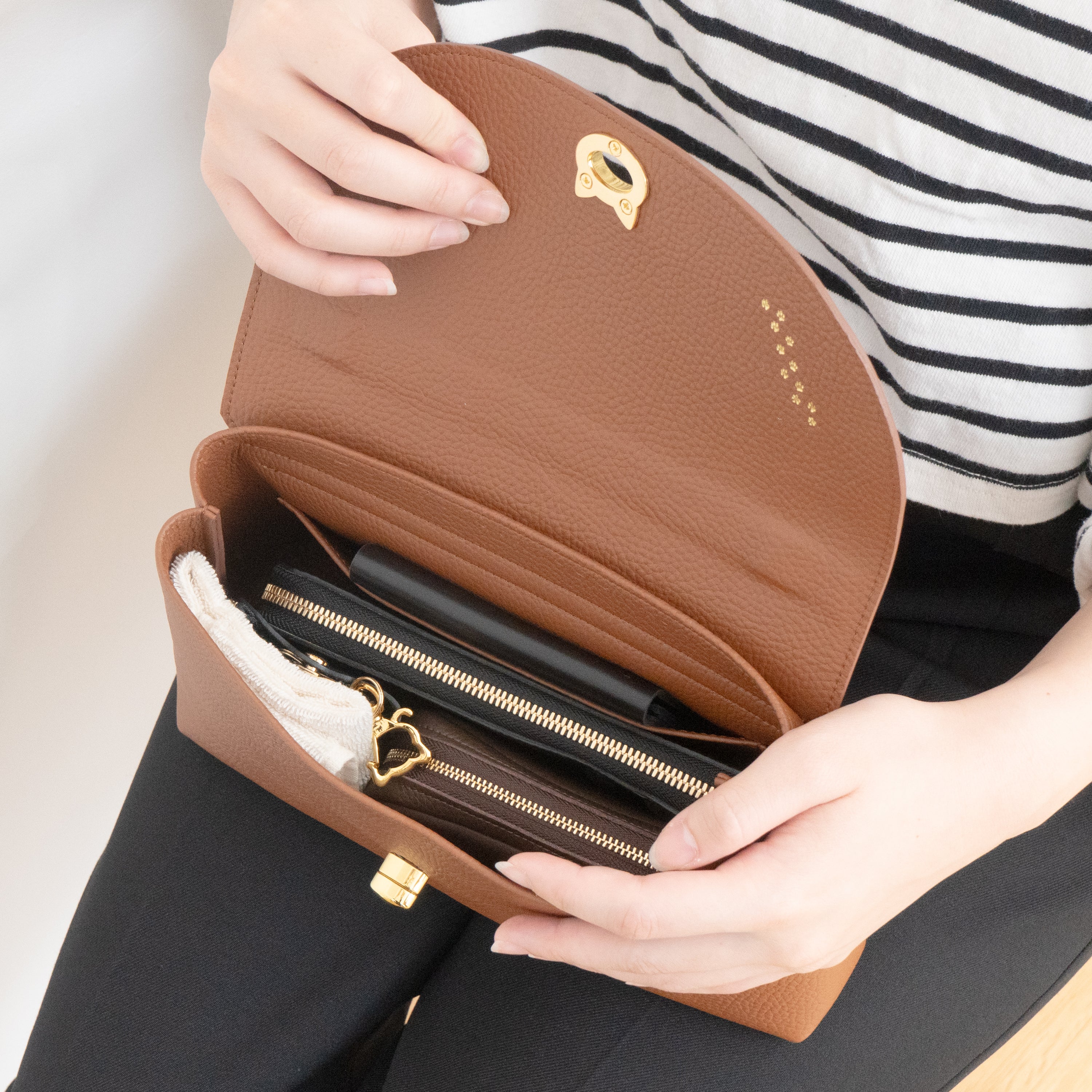 【受注販売：7/24(金)22:00～26(日)】【初回10%OFF】フラップコンビハンドバッグ  /  キャメル