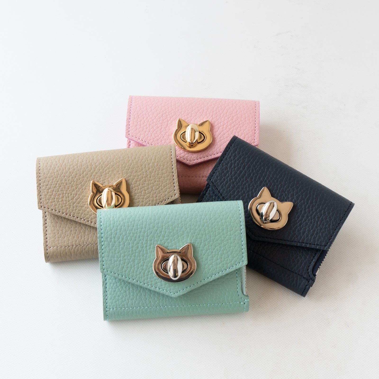 [9/22 (Sun) One-day only, pre-order sales] Handy Wallet Nyapera Cuir Mache / Mint