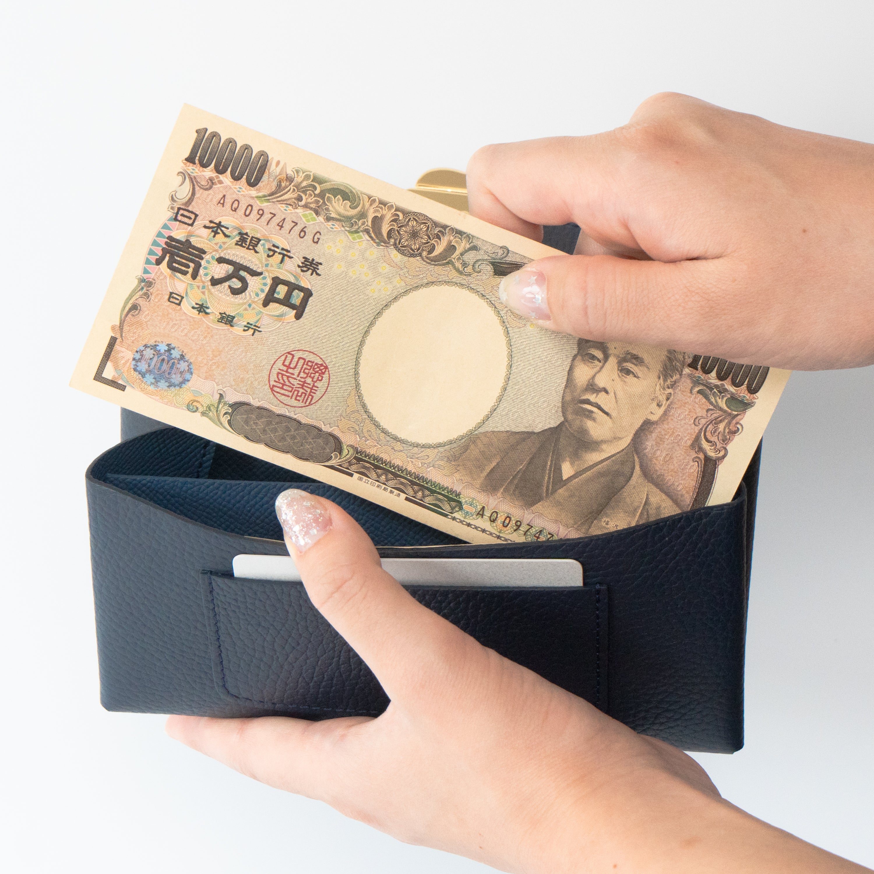 【受注販売：7/24(金)22:00～26(日)】【初回10%OFF】小さなレザーフラップ長財布・ミャウヴェル  /  ブルーニュイ