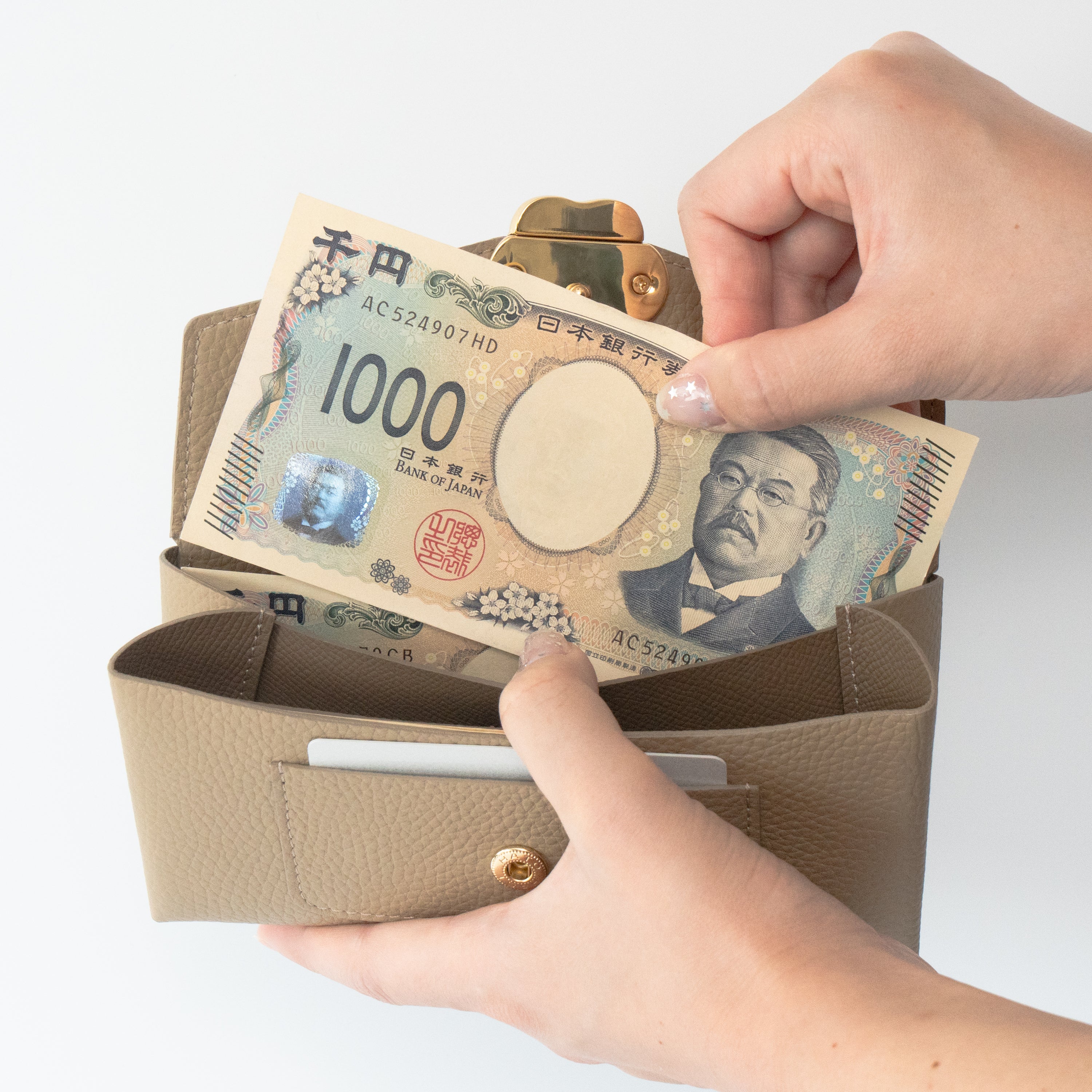 【受注販売：7/24(金)22:00～26(日)】【初回10%OFF】小さなレザーフラップ長財布・ミャウヴェル  /  トゥルティエール