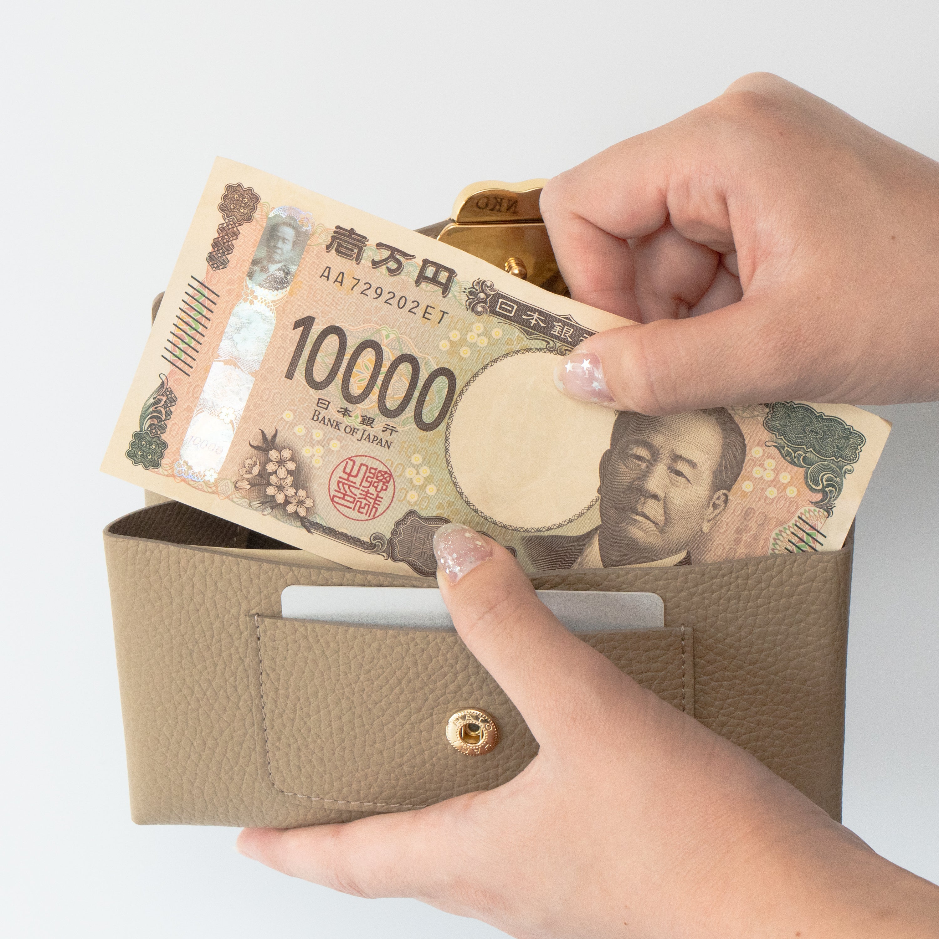 【受注販売：7/24(金)22:00～26(日)】【初回10%OFF】小さなレザーフラップ長財布・ミャウヴェル  /  トゥルティエール