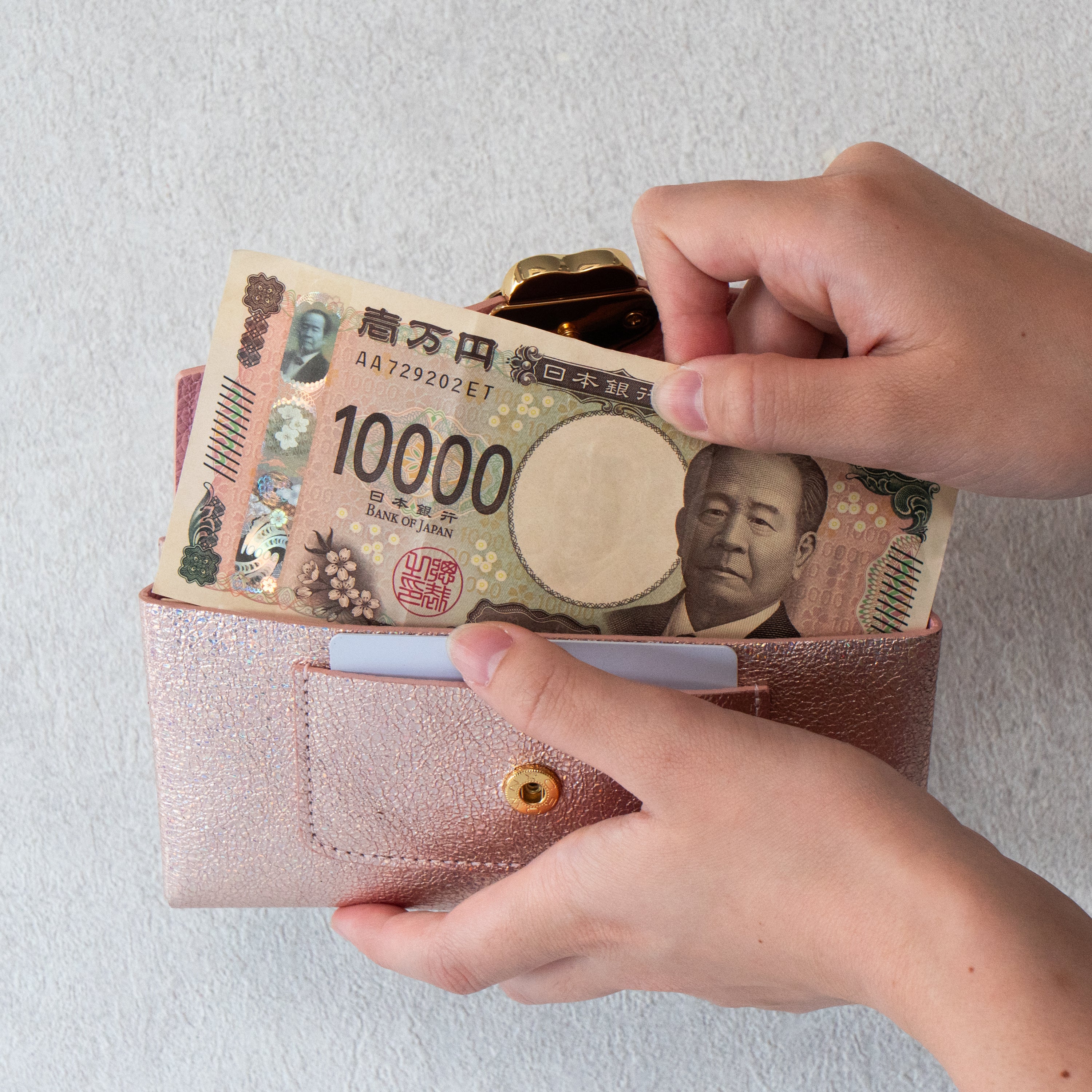 【受注生産：8/21(金)22:00〜23(日)】小さなレザーフラップ長財布・ミャウヴェル　プリズムレザー  /  オーロラピンク