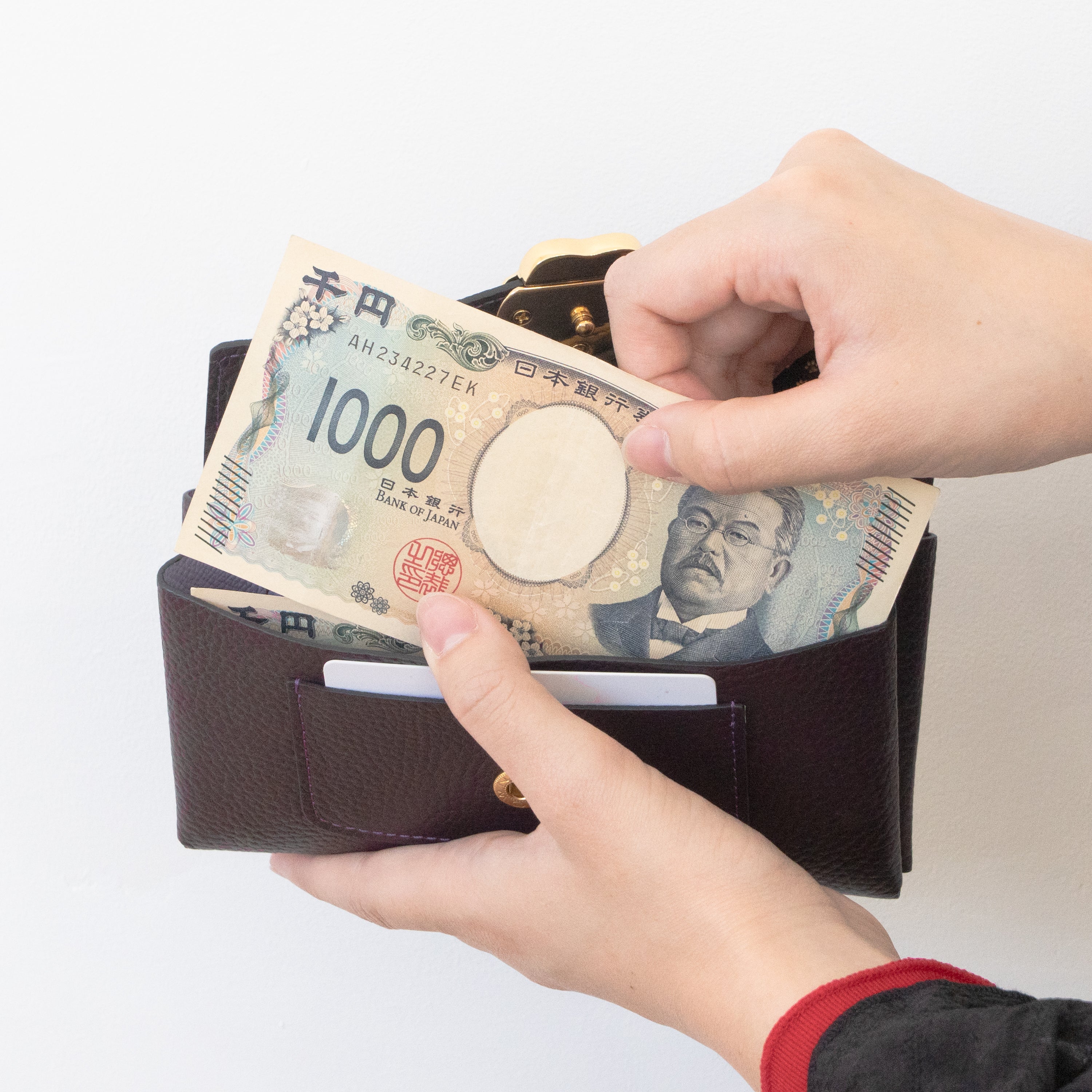 【受注生産：8/28(金)22:00〜30(日)】小さなレザーフラップ長財布・ミャウヴェル  /  レザン