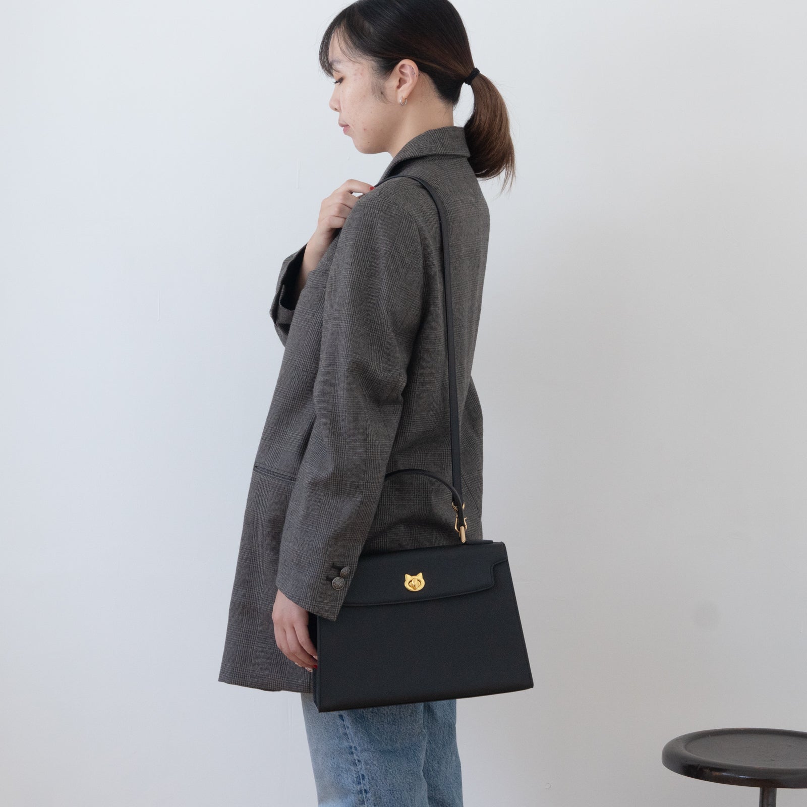 ハンドバッグ・ニャンパネラ30   キュイール・ミネルバ   /  ブラック [選べる金具]
