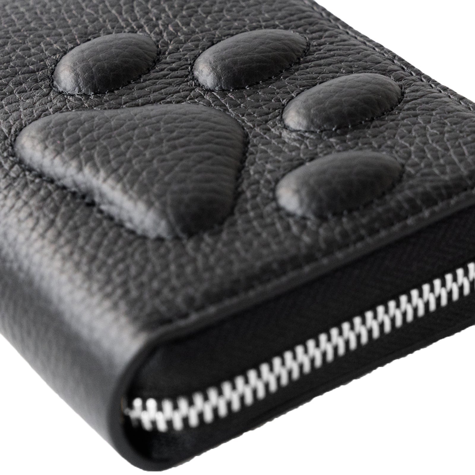 【12/7(日)22:00～ 26時間限定販売】【数量限定】PAWラウンドファスナーミドル財布    キュイール・マッシュ  /  ブラック [選べる金具]