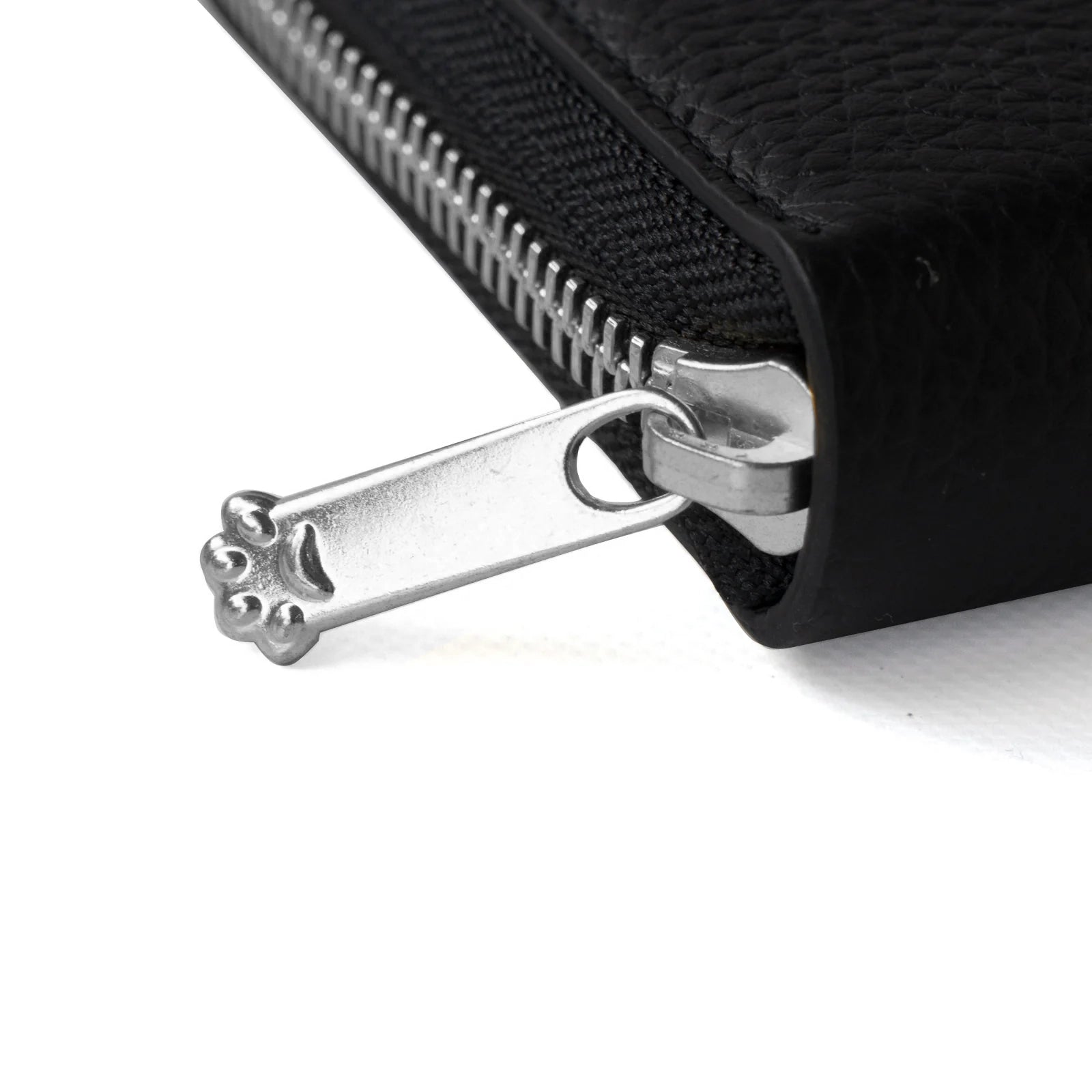 【12/7(日)22:00～ 26時間限定販売】【数量限定】PAWラウンドファスナー長財布   キュイール・マッシュ  /  ブラック [選べる金具]