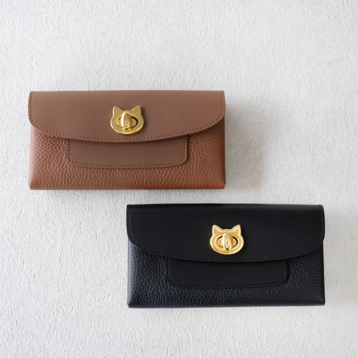 【受注生産：9/25(金)22:00～27(日】小さなレザーフラップ長財布・ミャウヴェルロック  /  ブラック