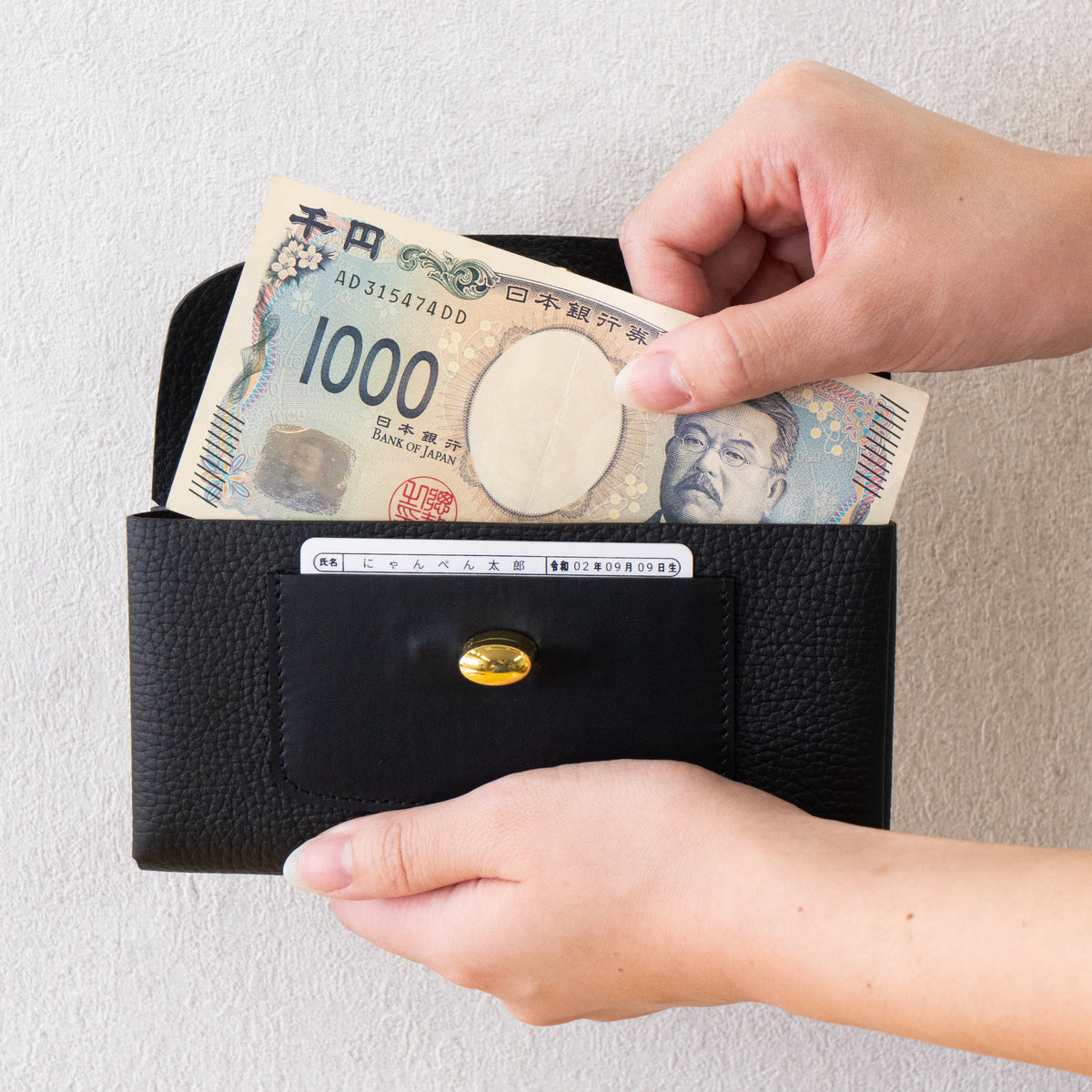 【受注生産：9/25(金)22:00～27(日】小さなレザーフラップ長財布・ミャウヴェルロック  /  ブラック