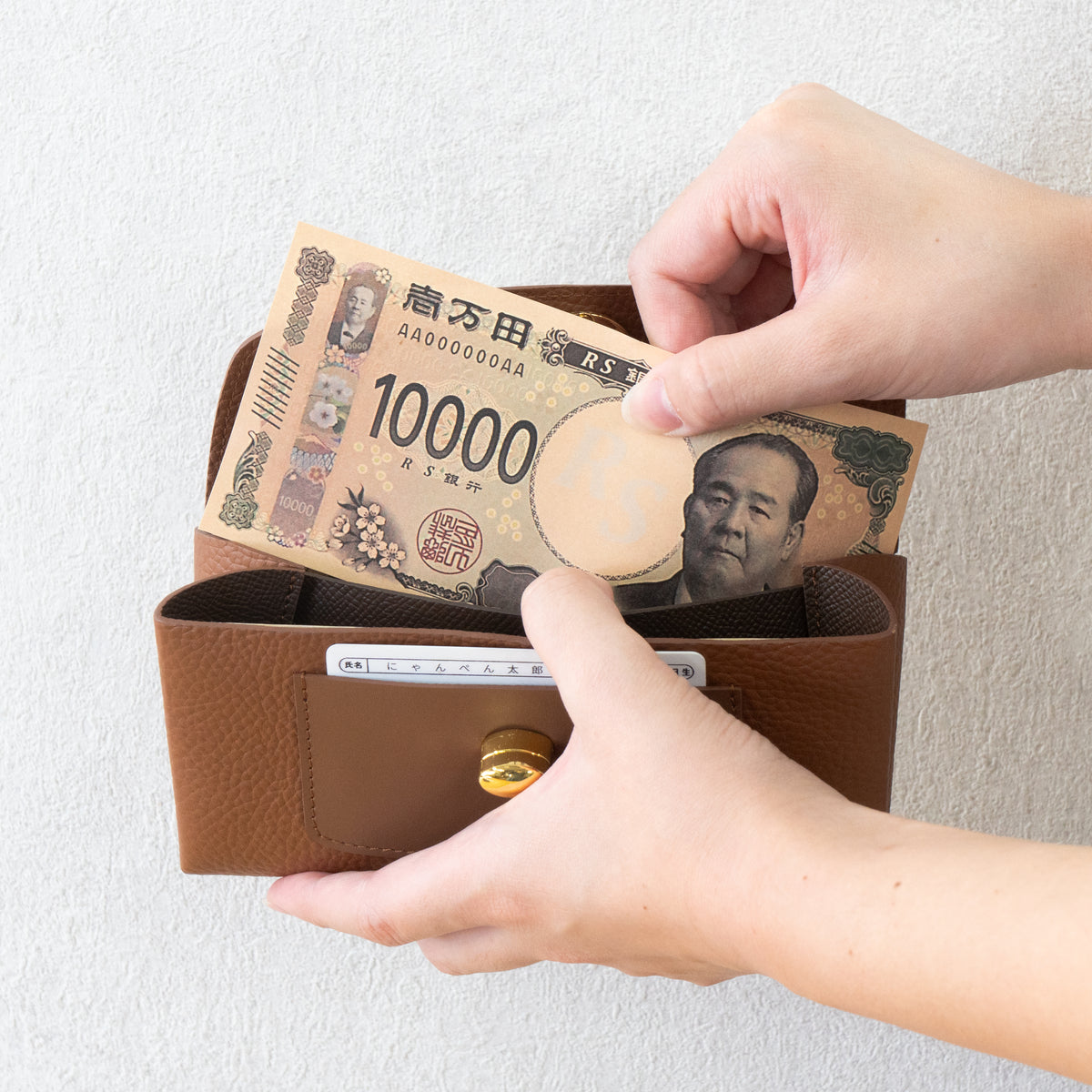 【受注生産：9/25(金)22:00～27(日】小さなレザーフラップ長財布・ミャウヴェルロック  /  キャメル