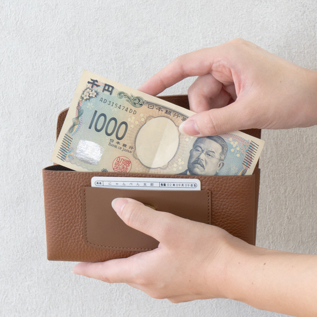 【受注生産：9/25(金)22:00～27(日】小さなレザーフラップ長財布・ミャウヴェルロック  /  キャメル
