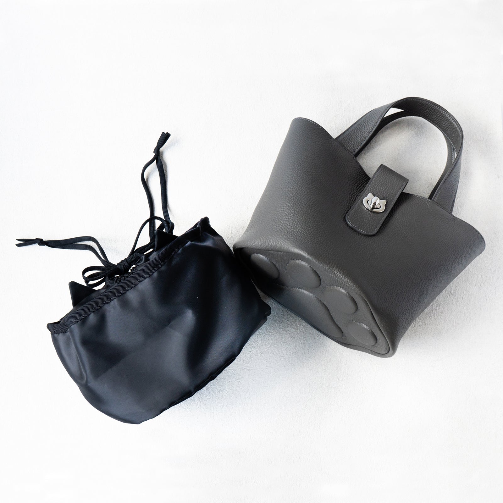 【10/7(火)22:00～ 26時間限定販売】【数量限定】PAW in BAG /  ブラック