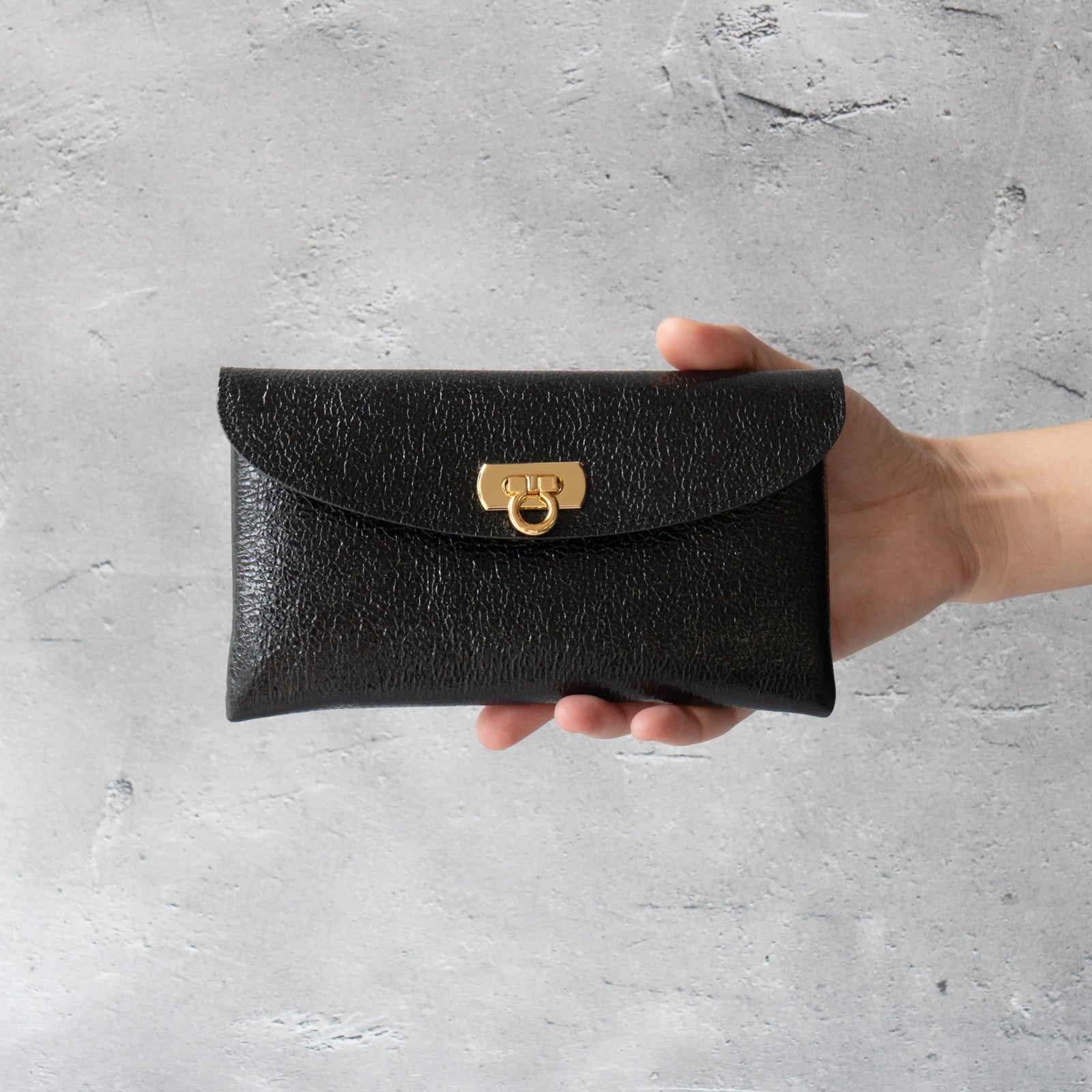 [Resale from 12/1 (Sun)] Flap Wallet Fleur Long (with inner card case and back pocket) Prism Leather / Black