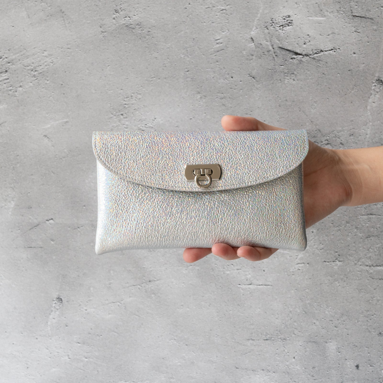 [Resale from 12/1 (Sun)] Flap Wallet Fleur Long (with inner card case and back pocket) Prism Leather / Aurora Silver