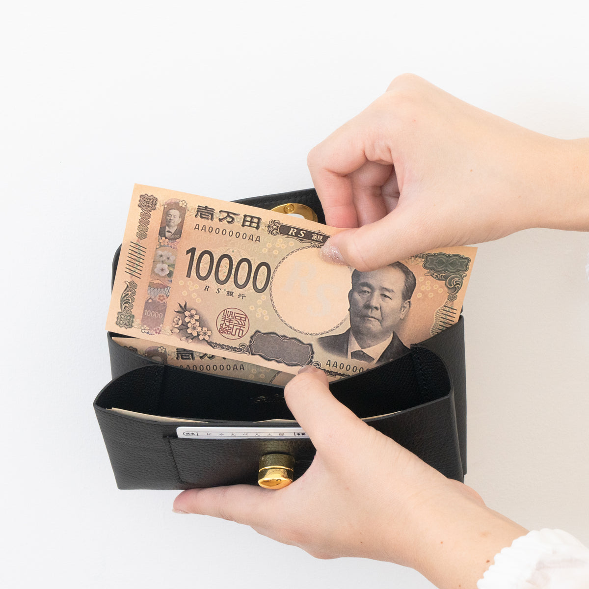 【受注販売：10/9(金)22:00〜13(火)】小さなレザーフラップ長財布・ミャウヴェルロック　キュイール・マッシュ  /  ブラック