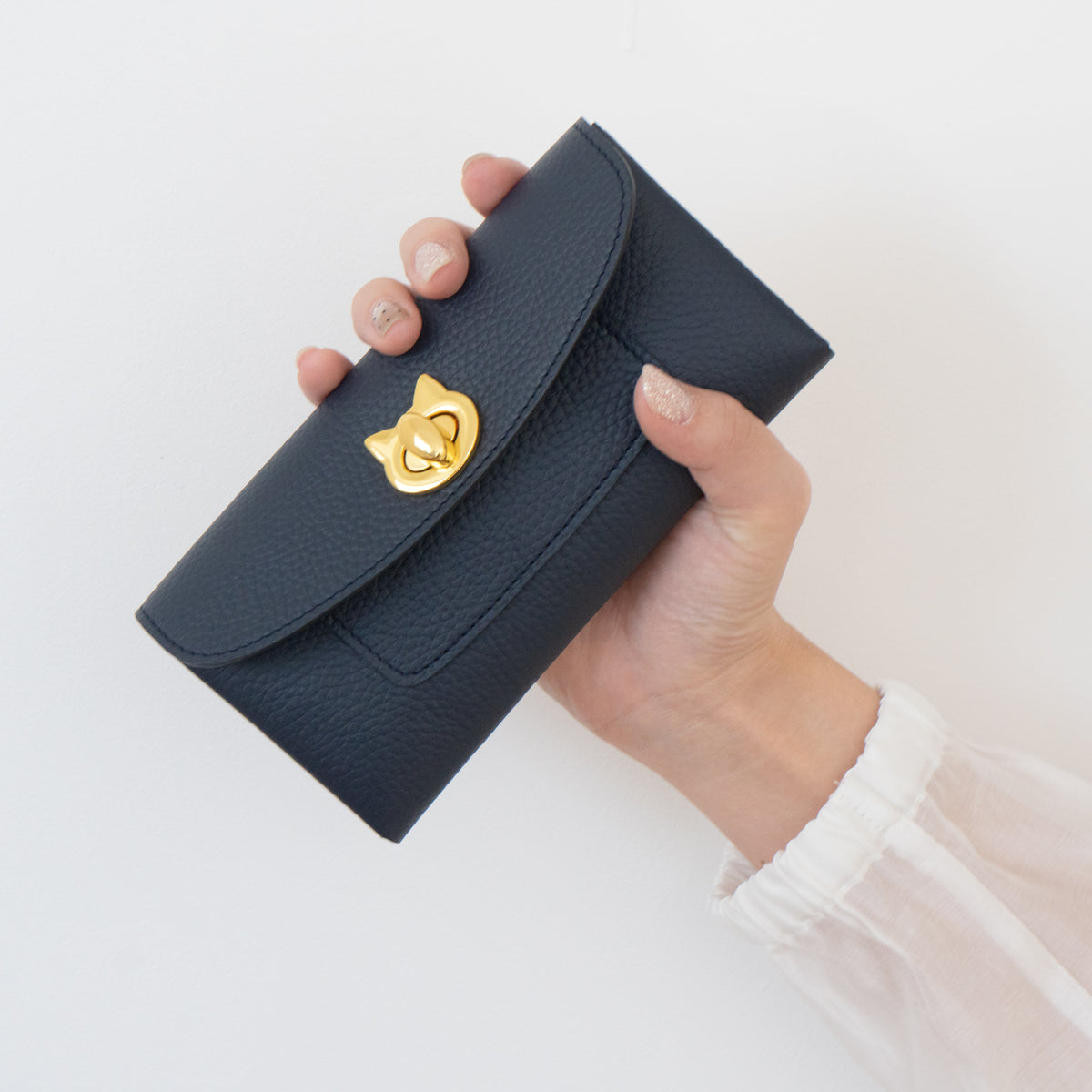 【受注販売：10/9(金)22:00〜13(火)】小さなレザーフラップ長財布・ミャウヴェルロック　キュイール・マッシュ  /  ブルーニュイ