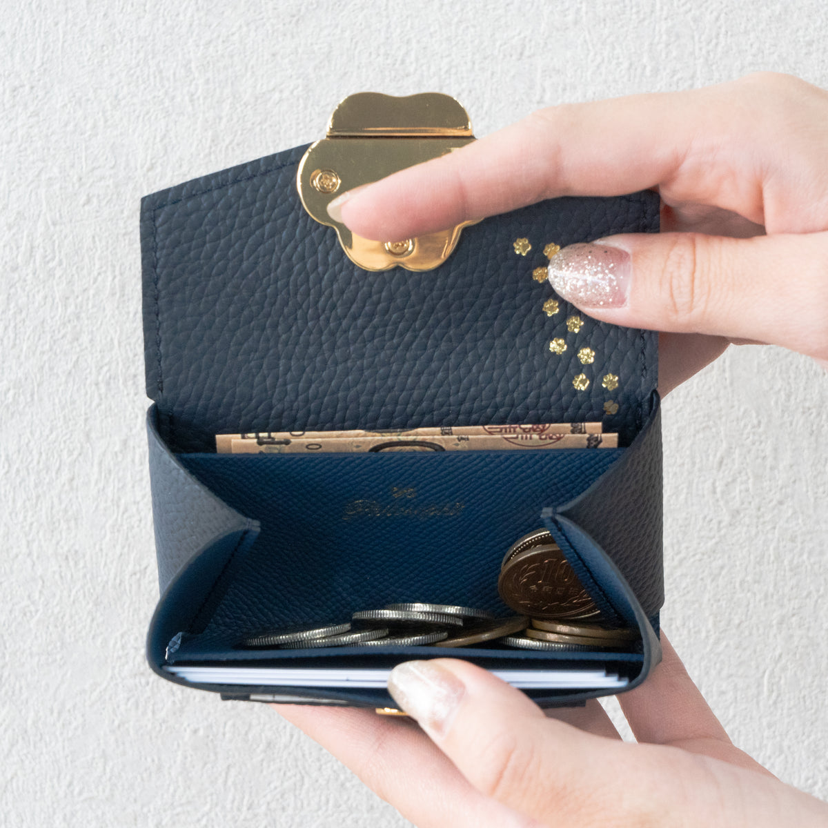 [Made-to-order: 10/23 (Fri) 22:00 – 10/26 (Mon)] Small Multi-case: Meowver Mini Cuir Mâche / Bleu Nuit