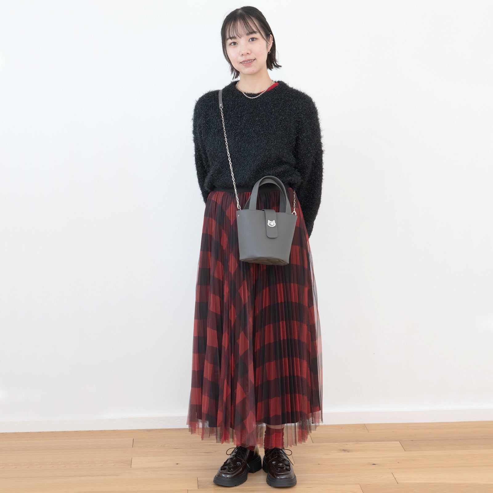 【12/7(日)22:00～ 26時間限定販売】【数量限定】 チェーンショルダー付きミニバッグ・PAW  (パウ)   / グラファイト