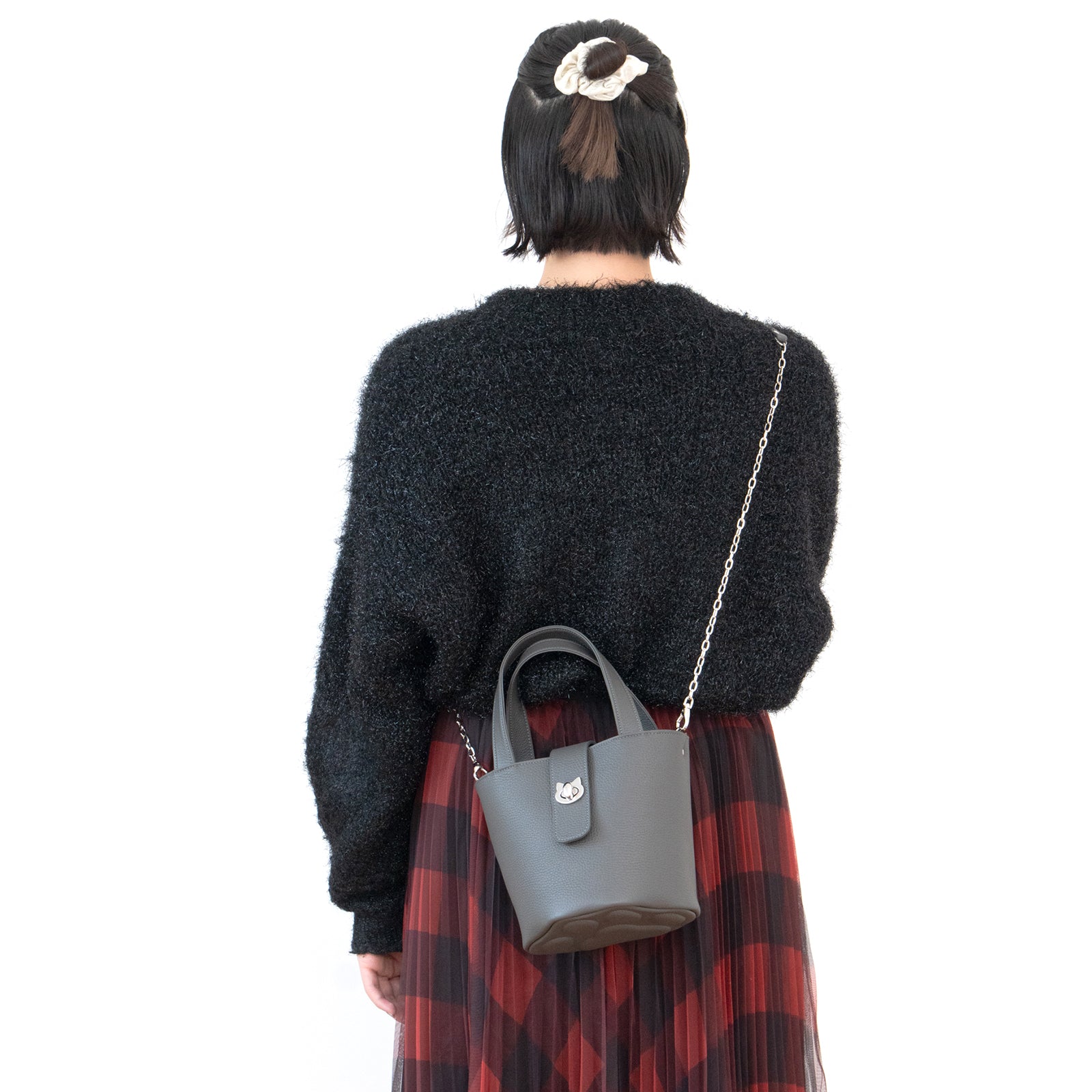 【12/7(日)22:00～ 26時間限定販売】【数量限定】 チェーンショルダー付きミニバッグ・PAW  (パウ)   / グラファイト