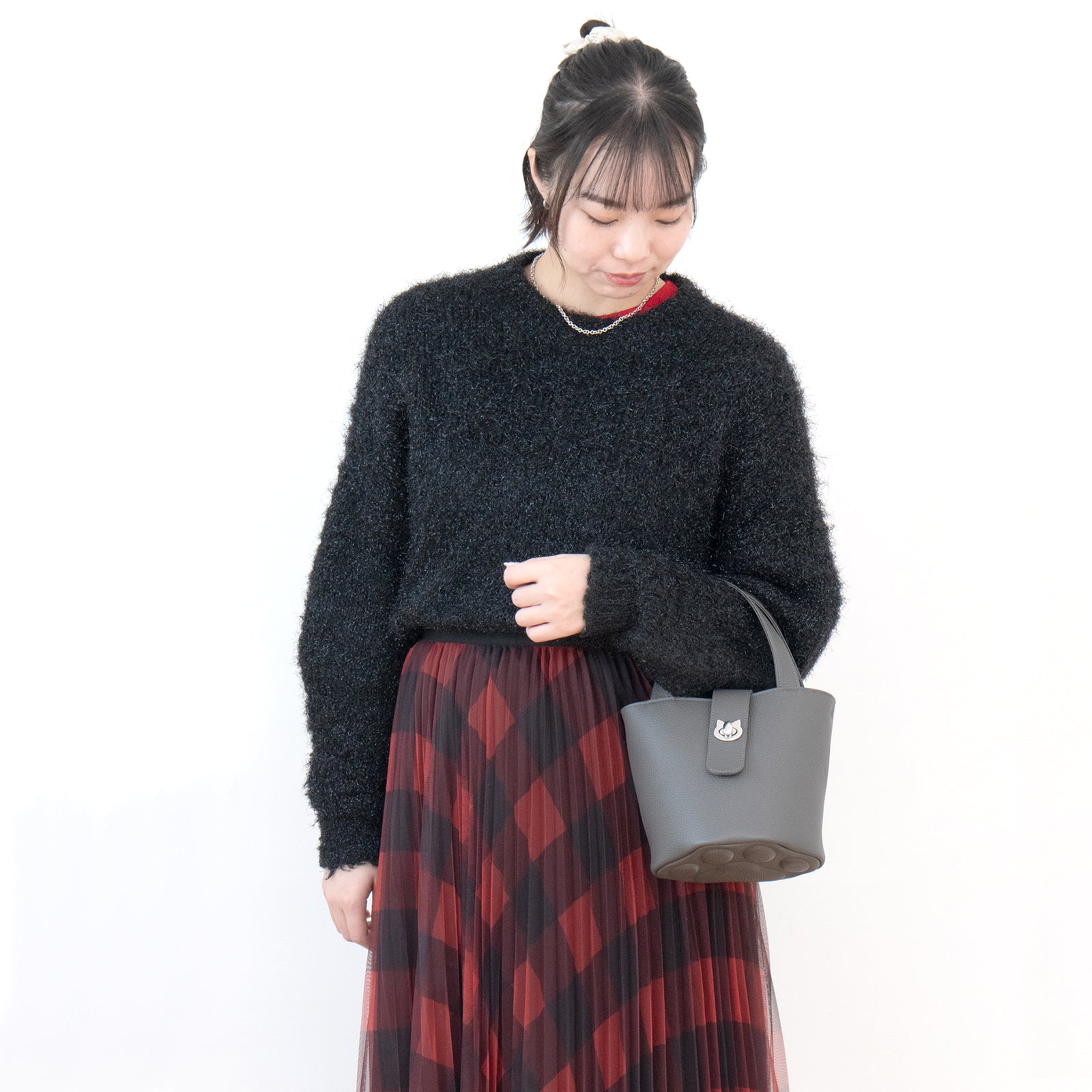 【12/7(日)22:00～ 26時間限定販売】【数量限定】 チェーンショルダー付きミニバッグ・PAW  (パウ)   / グラファイト