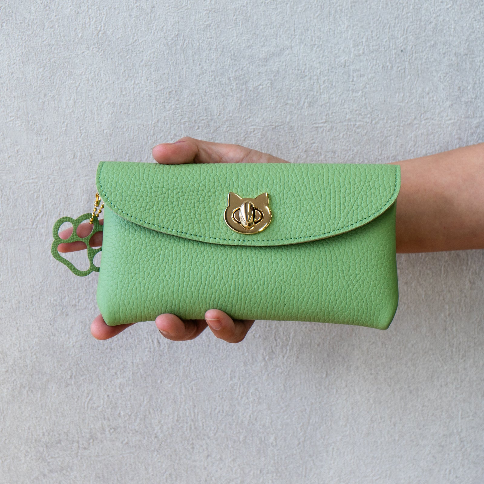 Frunya Pouch L Taurillon Clemence / Pistachio