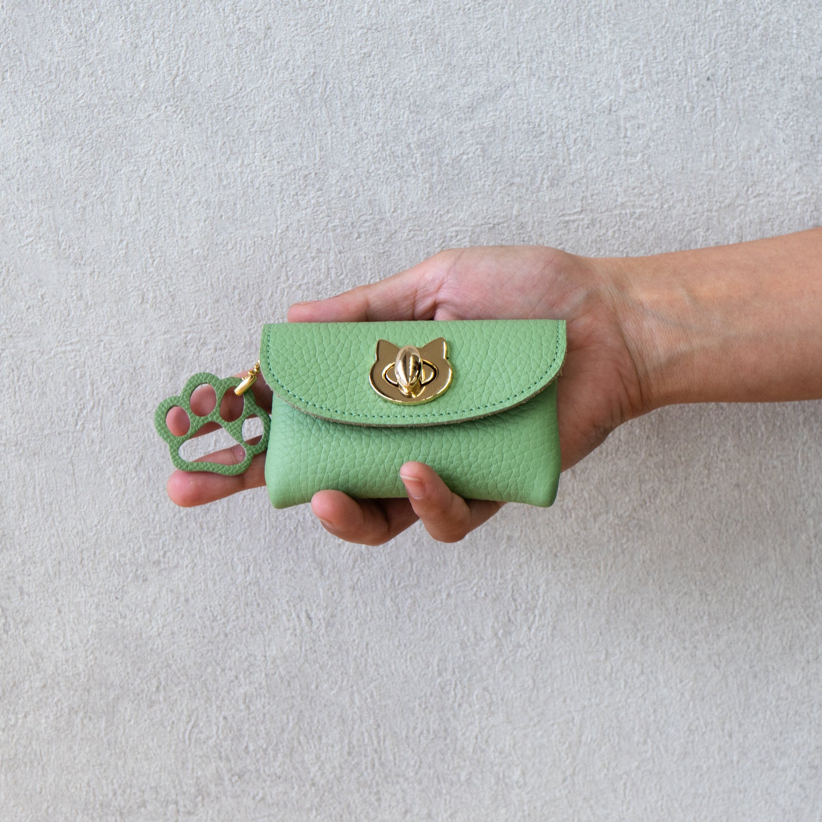 Frunya pouch mini Taurillon Clemence / Pistachio