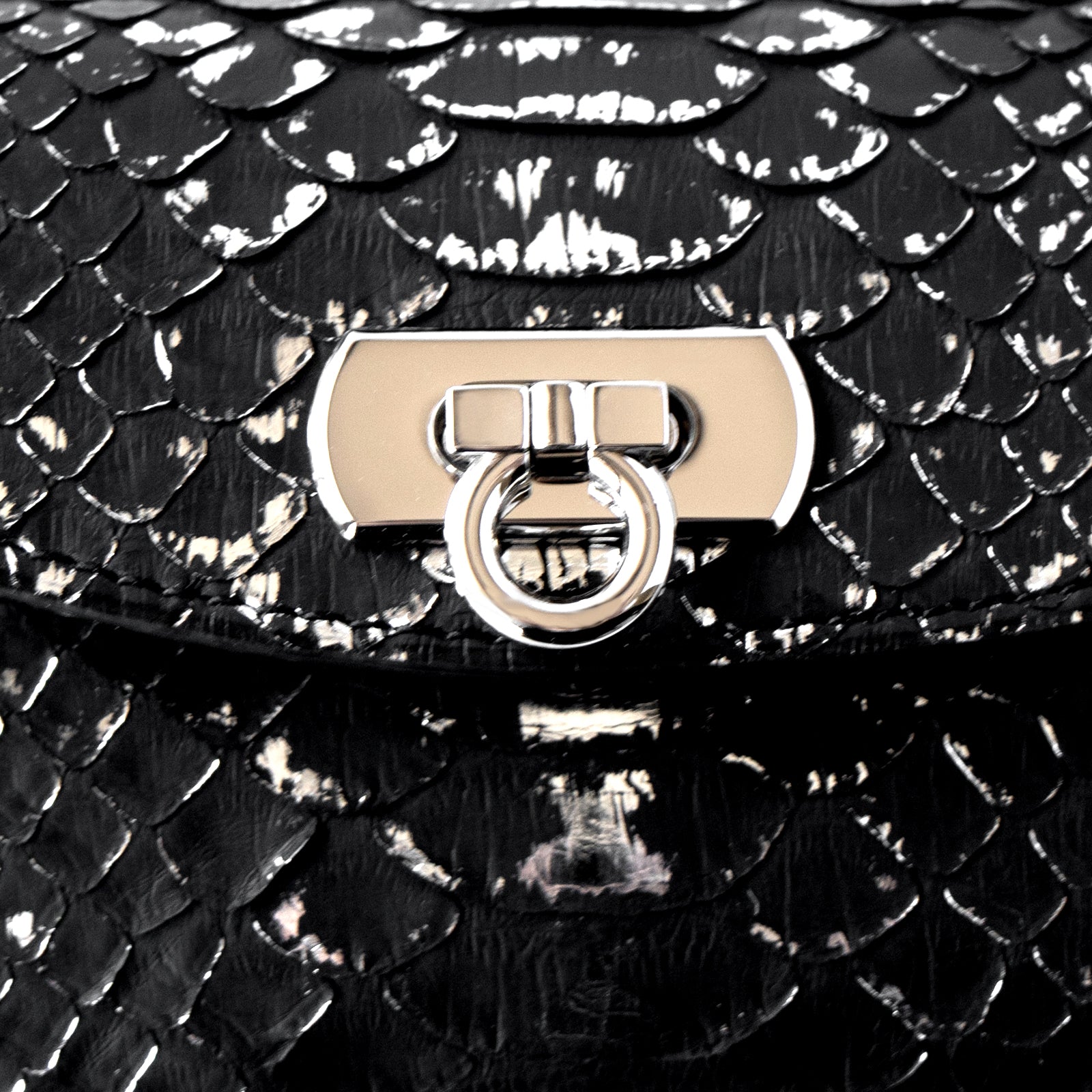 [Pre-order sale 1/1 (Wed) ~ 1/3 (Fri)] Flap Wallet Fleur Medium Foil Python / Silver Black