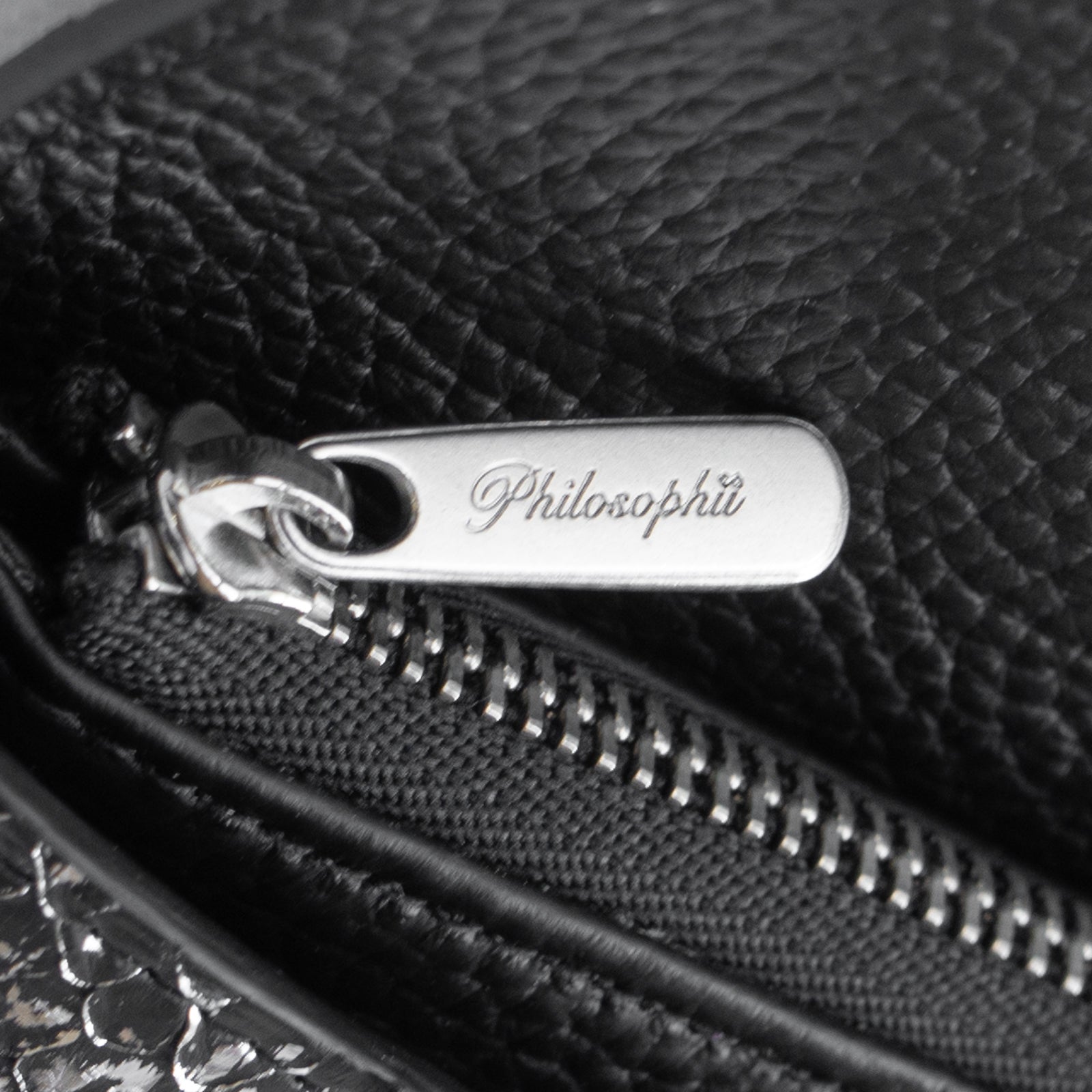 [Pre-order sale 1/1 (Wed) ~ 1/3 (Fri)] Flap Wallet Fleur Medium Foil Python / Silver Black