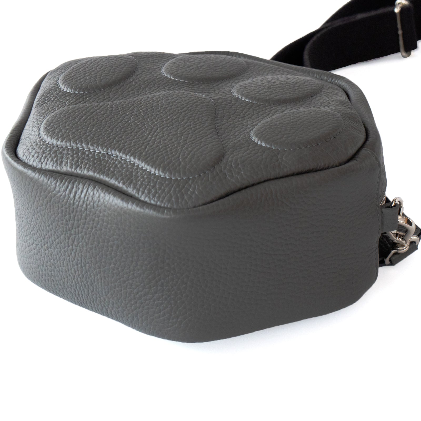 【11/21(金)22:00～ 26時間限定販売】【数量限定】PAWポシェット  キュイール・マッシュ  /  グラファイト