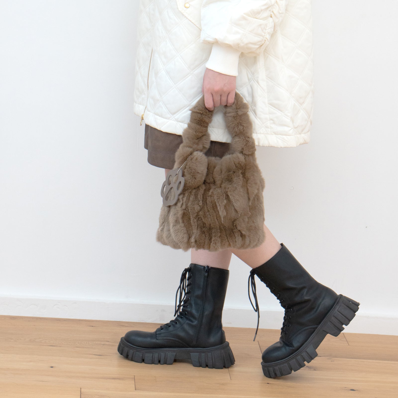 【12/7(日)22:00～ 26時間限定販売】【数量限定】 ワンハンドルファーバッグ・PAW  (パウ)   / キャメル