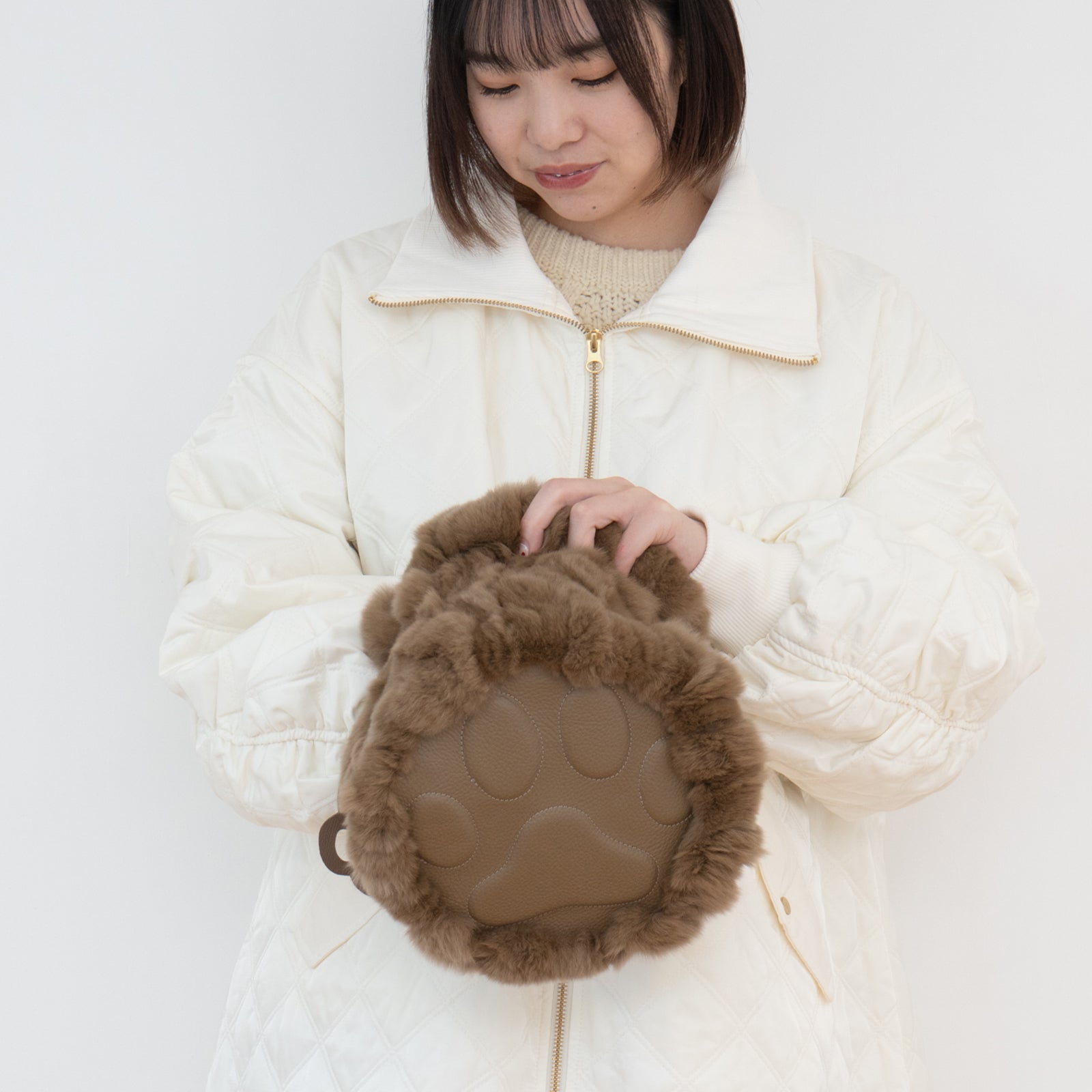 【12/7(日)22:00～ 26時間限定販売】【数量限定】 ワンハンドルファーバッグ・PAW  (パウ)   / キャメル