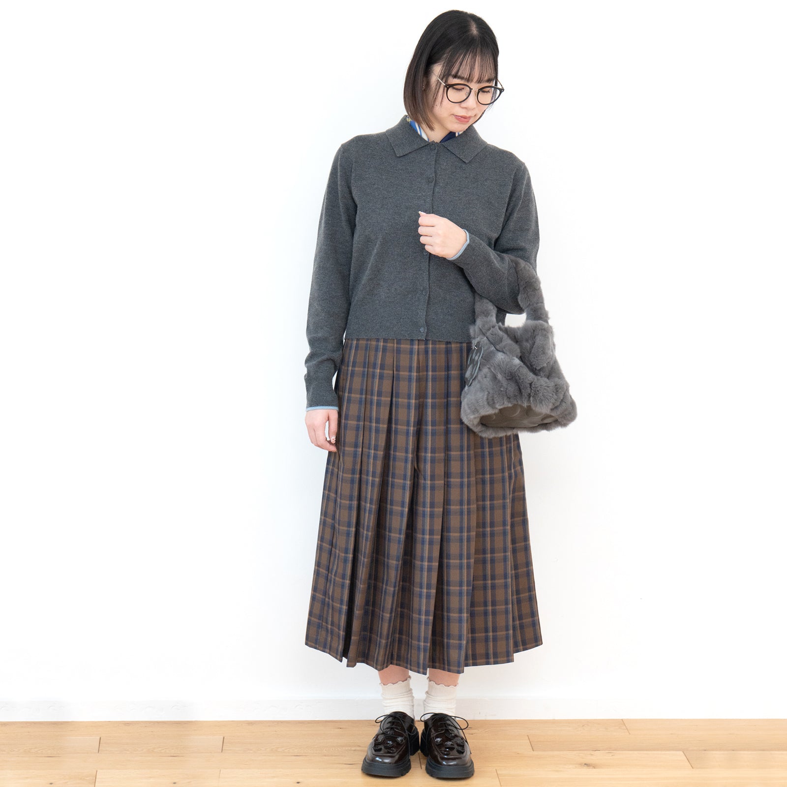 【12/7(日)22:00～ 26時間限定販売】【数量限定】ワンハンドルファーバッグ・PAW  (パウ)   / グレー