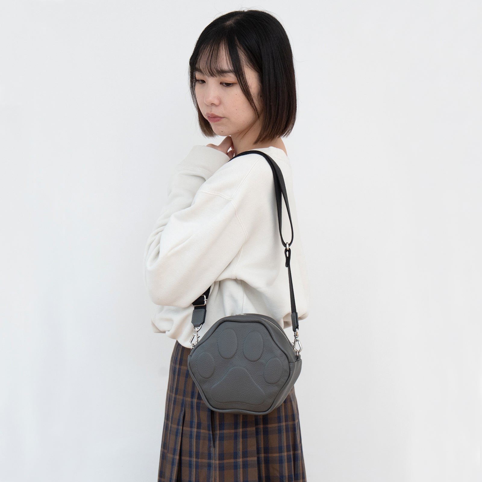 【11/21(金)22:00～ 26時間限定販売】【数量限定】PAWポシェット  キュイール・マッシュ  /  グラファイト