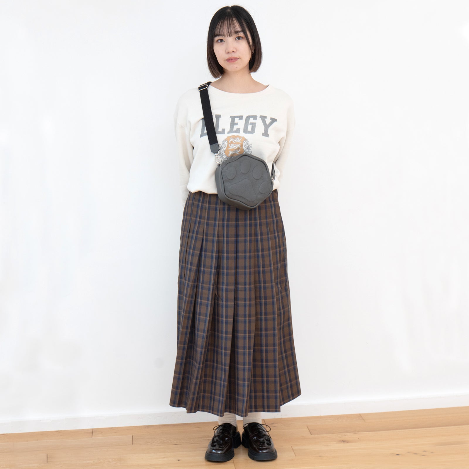 【11/21(金)22:00～ 26時間限定販売】【数量限定】PAWポシェット  キュイール・マッシュ  /  グラファイト