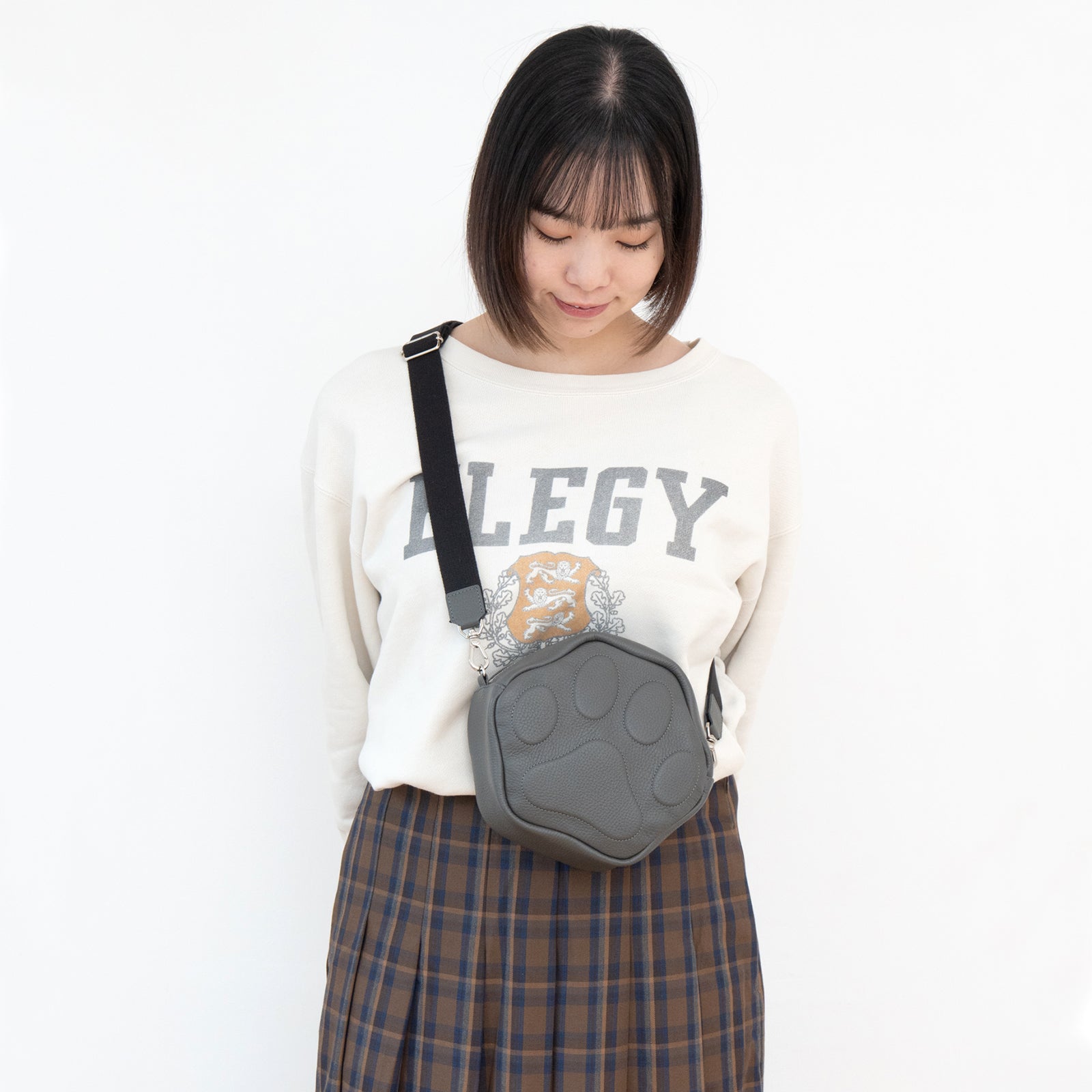 【11/21(金)22:00～ 26時間限定販売】【数量限定】PAWポシェット  キュイール・マッシュ  /  グラファイト