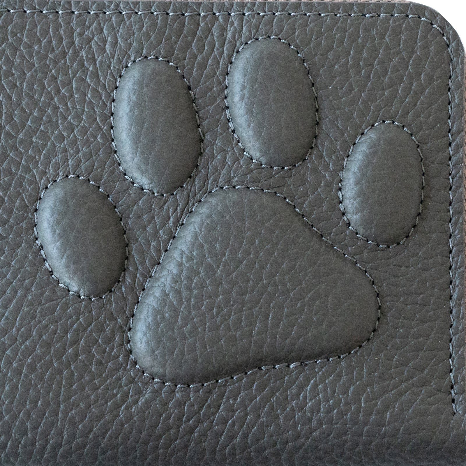 【12/7(日)22:00～ 26時間限定販売】【数量限定】PAWラウンドファスナー長財布   キュイール・マッシュ  /  グラファイト