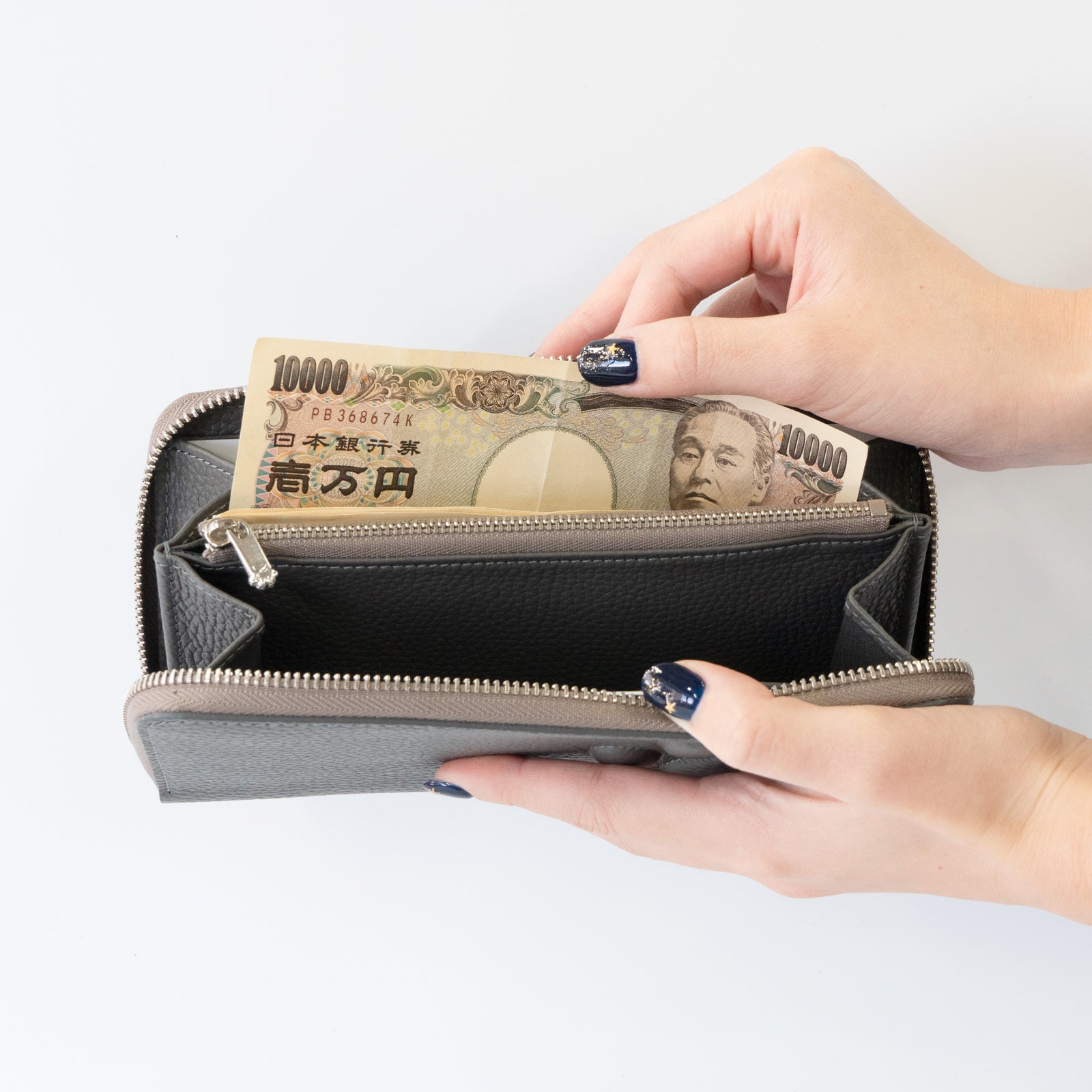 【12/7(日)22:00～ 26時間限定販売】【数量限定】PAWラウンドファスナー長財布   キュイール・マッシュ  /  グラファイト