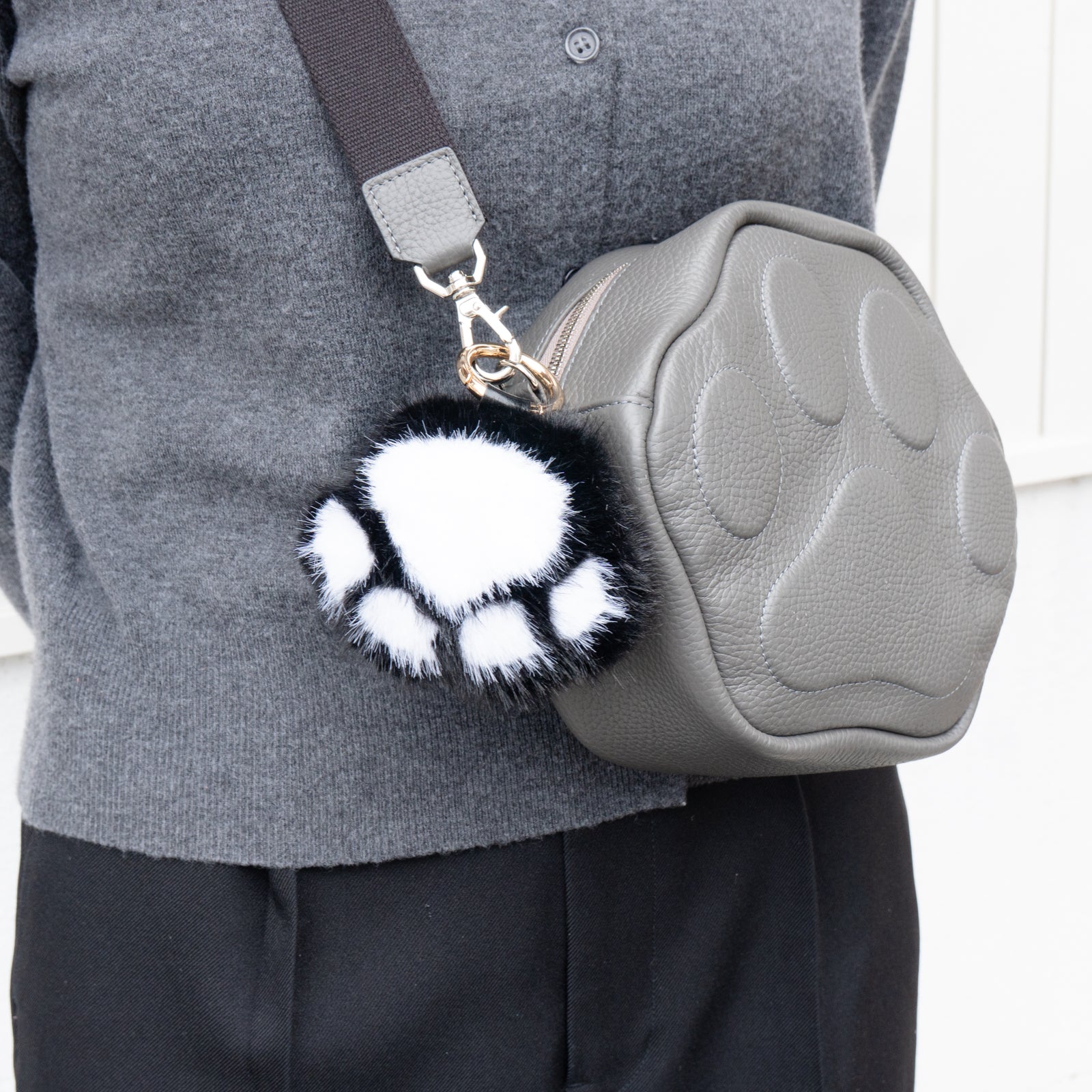 もふもふBIG肉球チャーム / ブラック×ホワイト -Philosophii &lt