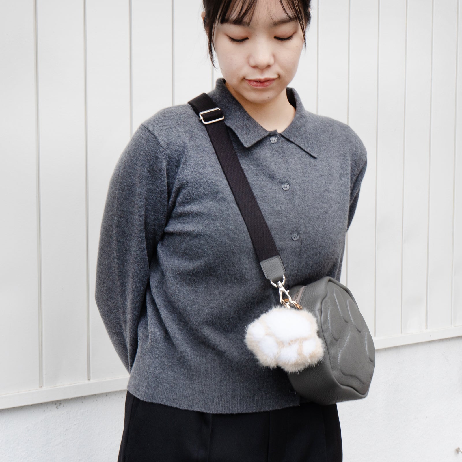 【12/7(日)22:00～ 26時間限定販売】もふもふBIG肉球チャーム  / ベージュ