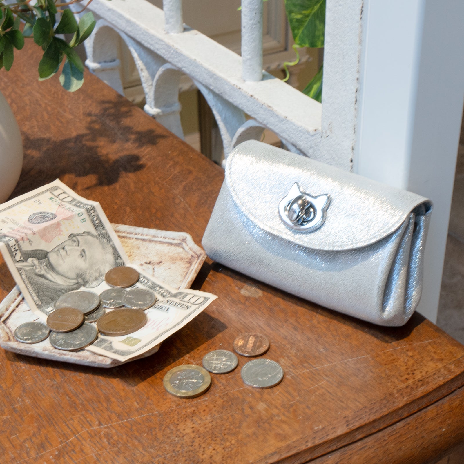 [1/1 (Wed) ~ 1/3 (Fri) 3-day limited time sale] Sparkling Shell Wallet CAT / Silver