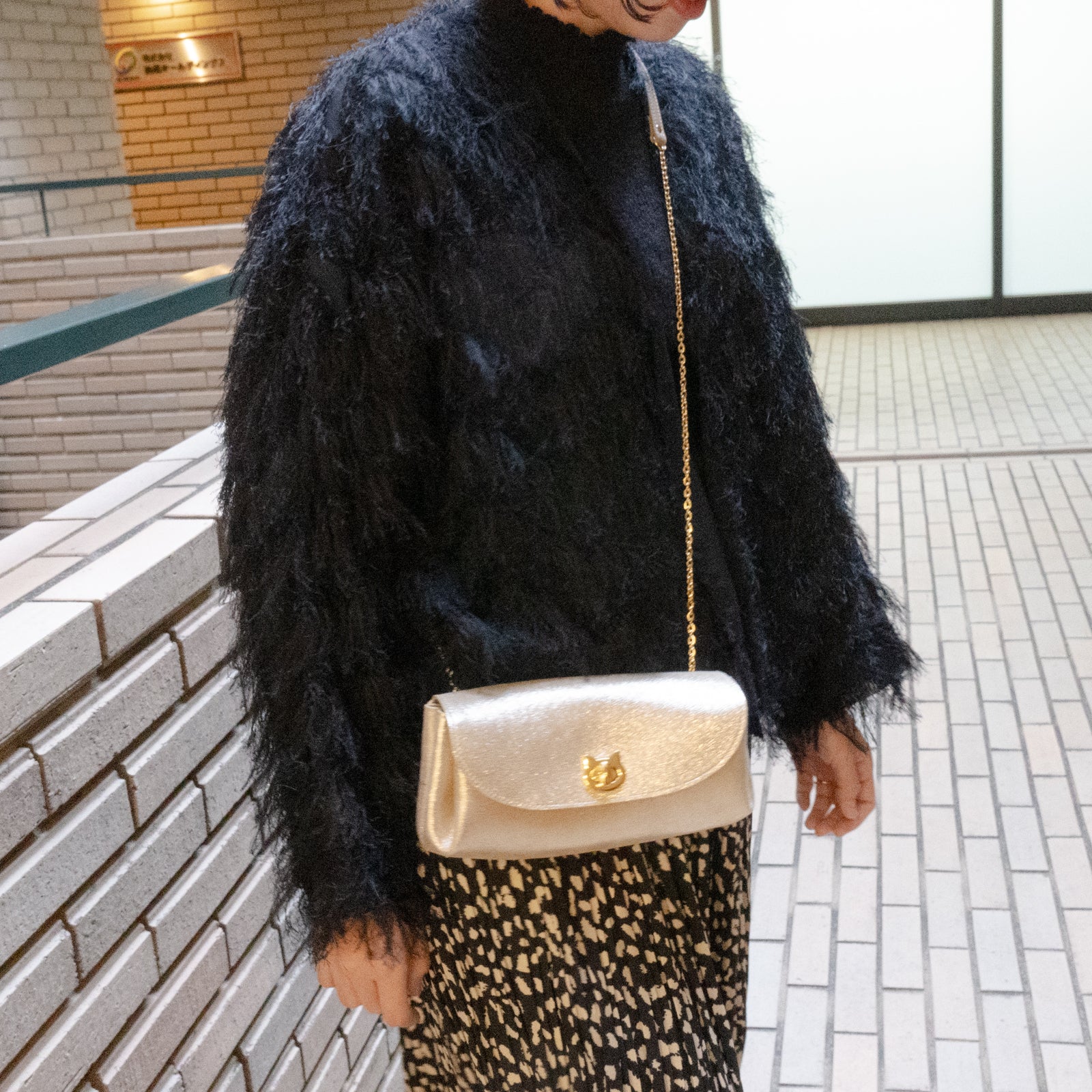 [1/1 (Wed) ~ 1/3 (Fri) 3-day limited time sale] Sparkling Shell Pochette CAT / Gold