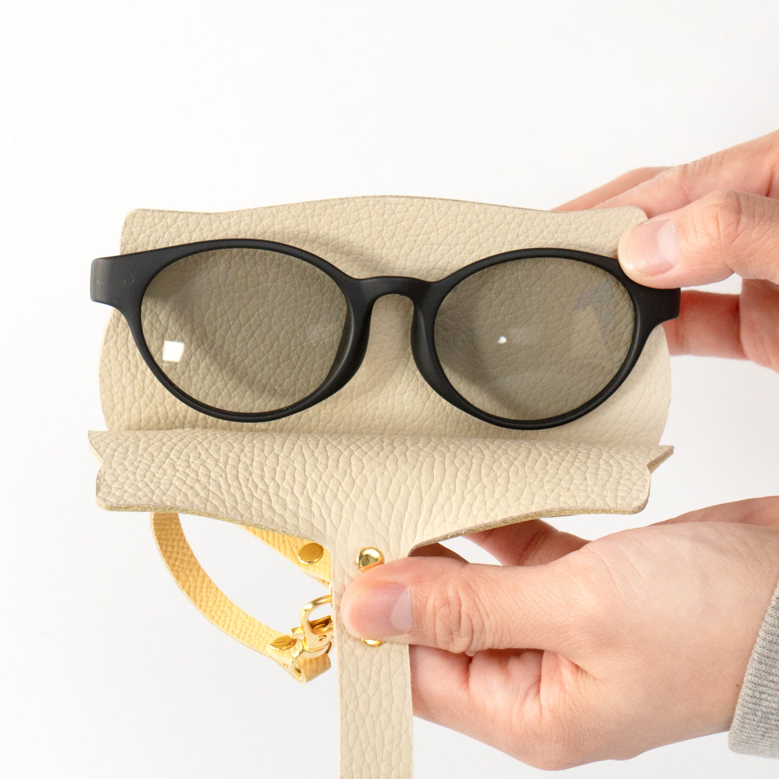 にゃんフェイス めがねケース   キュイール・ミネルバ  /  カナリア