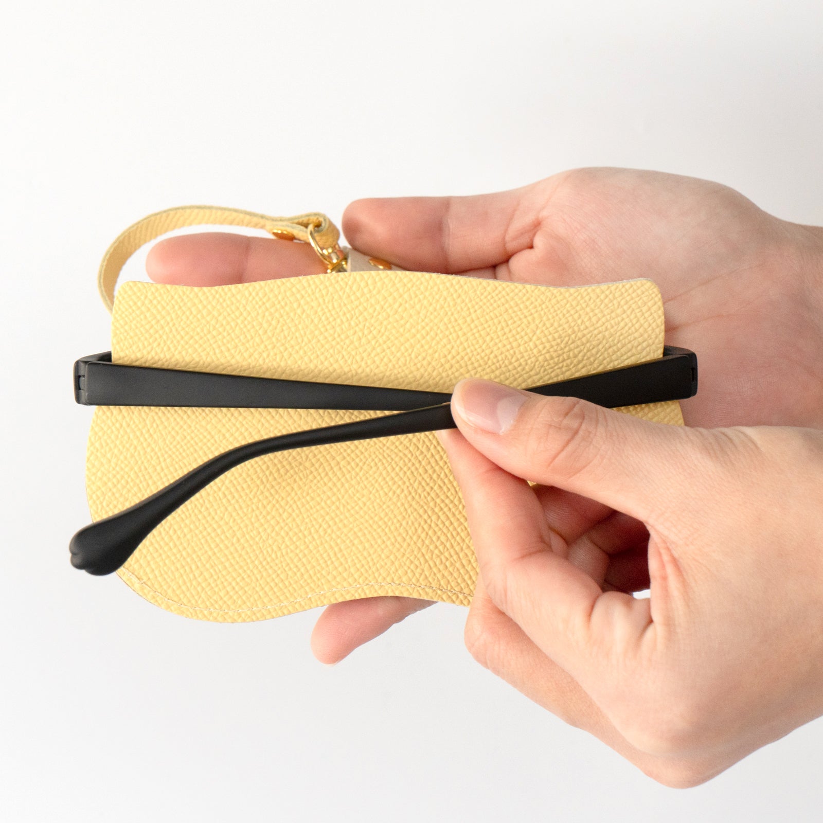 にゃんフェイス めがねケース   キュイール・ミネルバ  /  カナリア