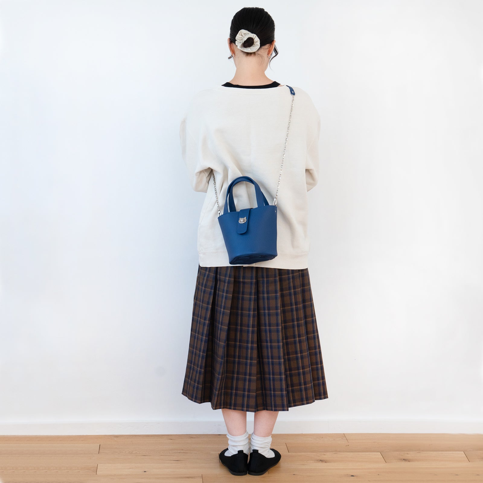 チェーンショルダー付きミニバッグ・PAW  (パウ)   キュイール・マッシュ  / ロイヤルブルー