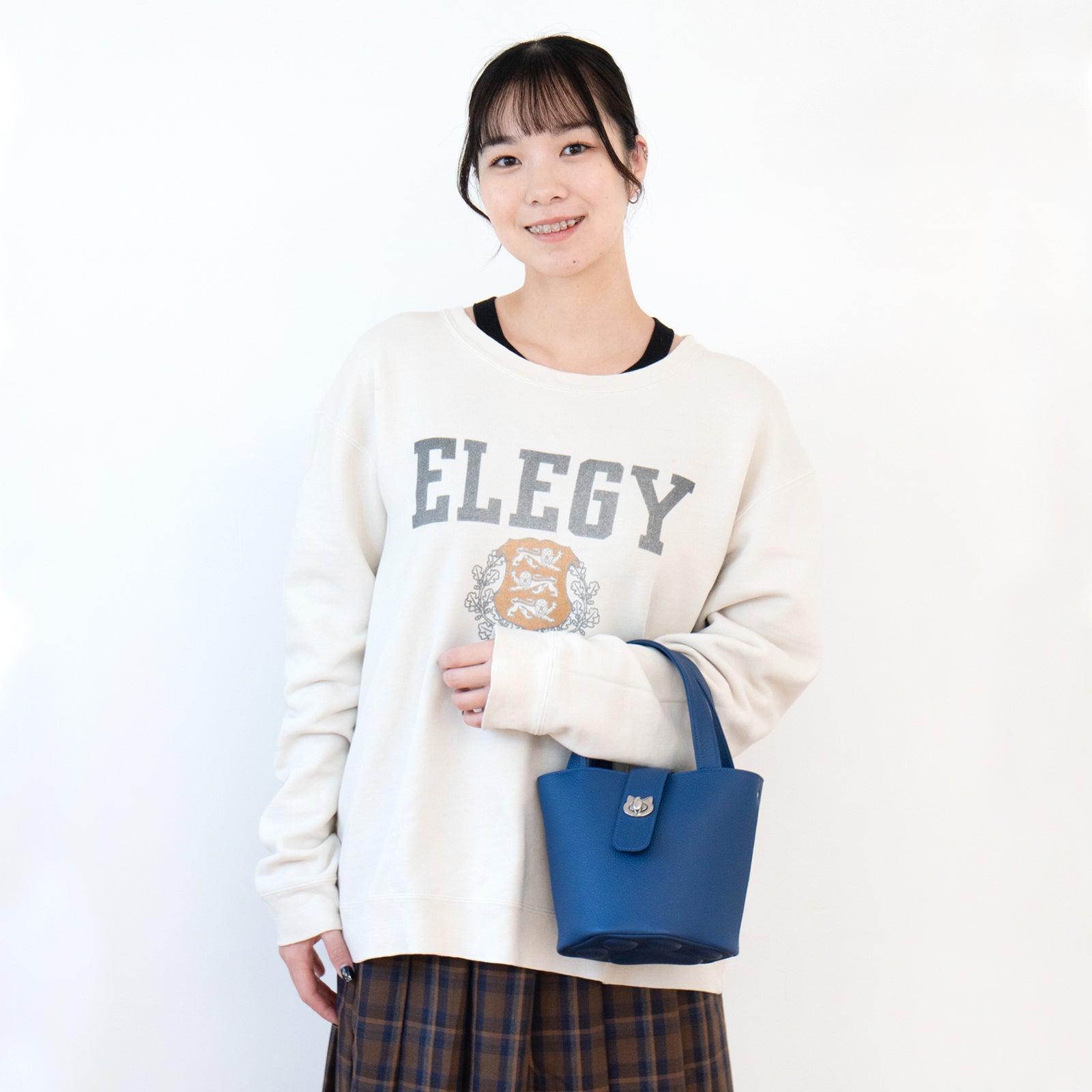 チェーンショルダー付きミニバッグ・PAW  (パウ)   キュイール・マッシュ  / ロイヤルブルー