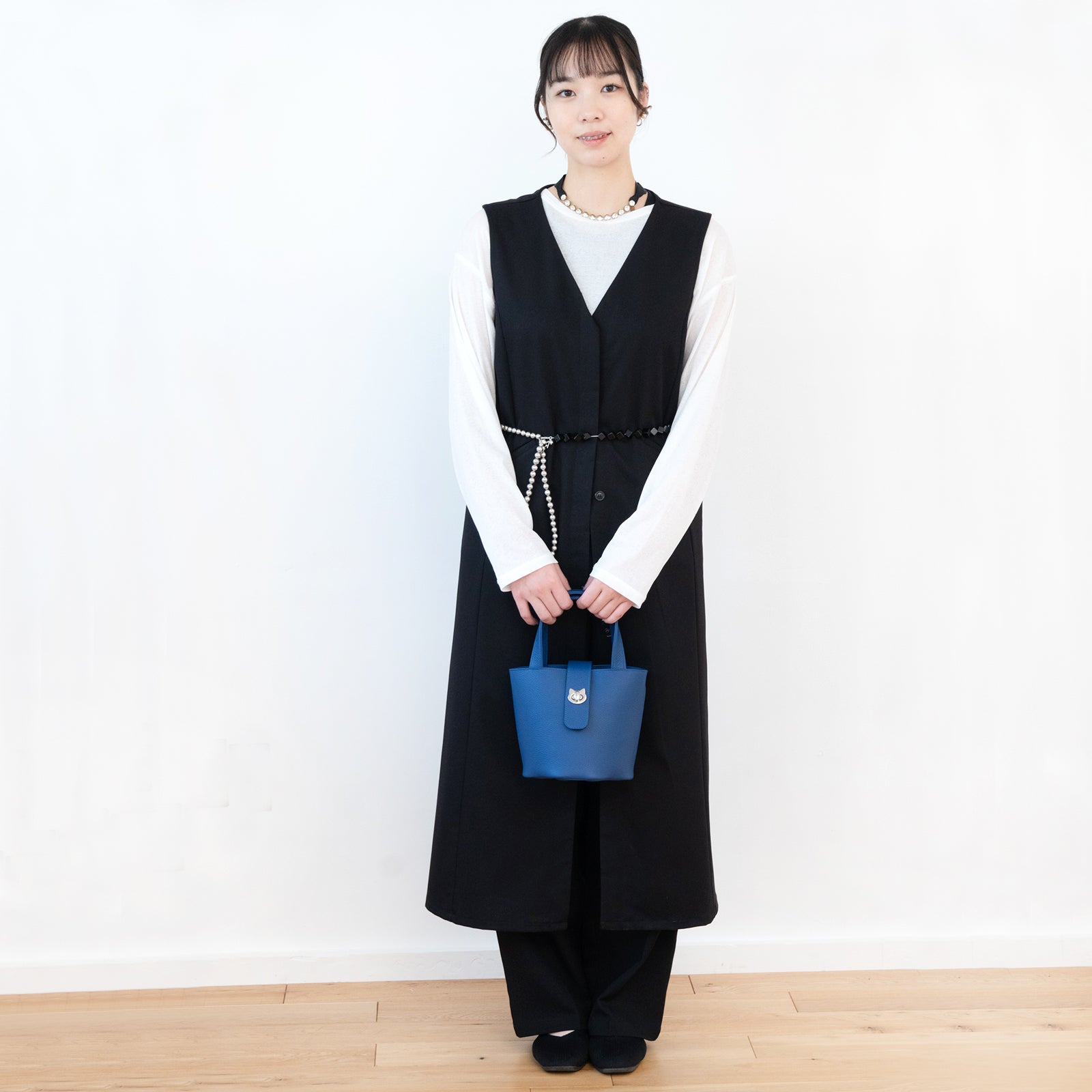 チェーンショルダー付きミニバッグ・PAW  (パウ)   キュイール・マッシュ  / ロイヤルブルー