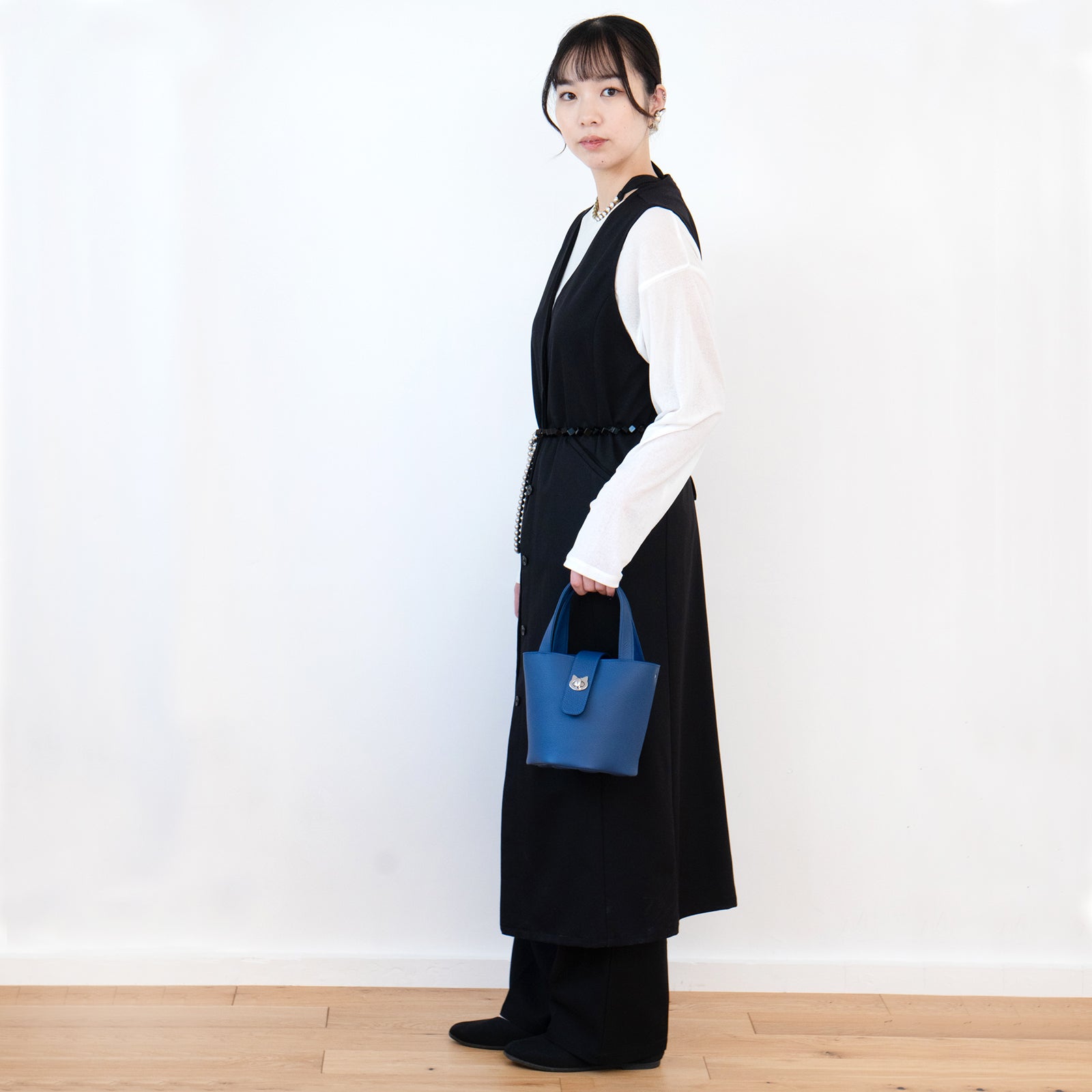 チェーンショルダー付きミニバッグ・PAW  (パウ)   キュイール・マッシュ  / ロイヤルブルー