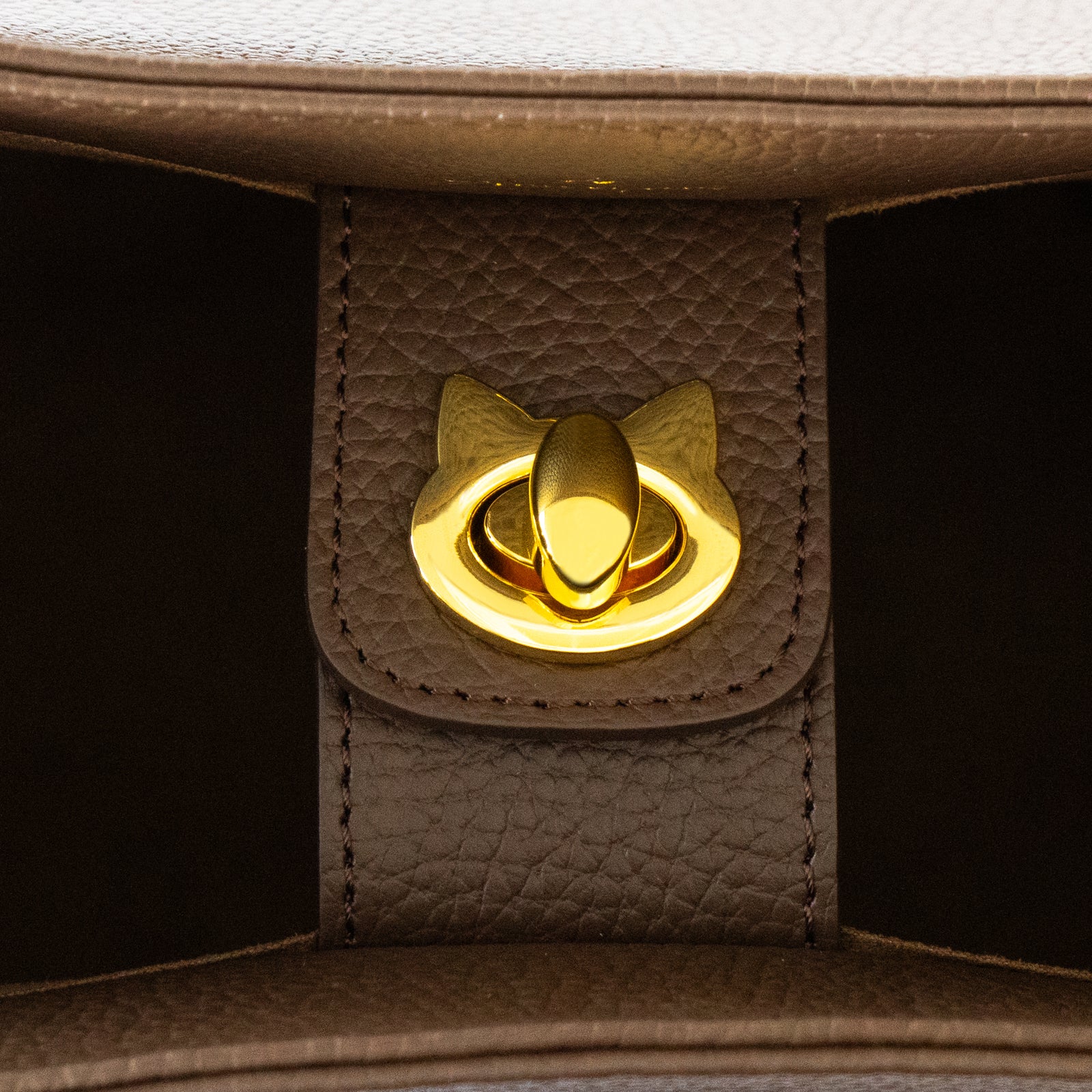 【1/30(金)〜2/14(土) 期間限定バレンタインSET 】3WAYバッグ PAW (パウ)    キュイール・マッシュ  /  チョコ　＋ ころにゃんチャーム ハート付き　SET